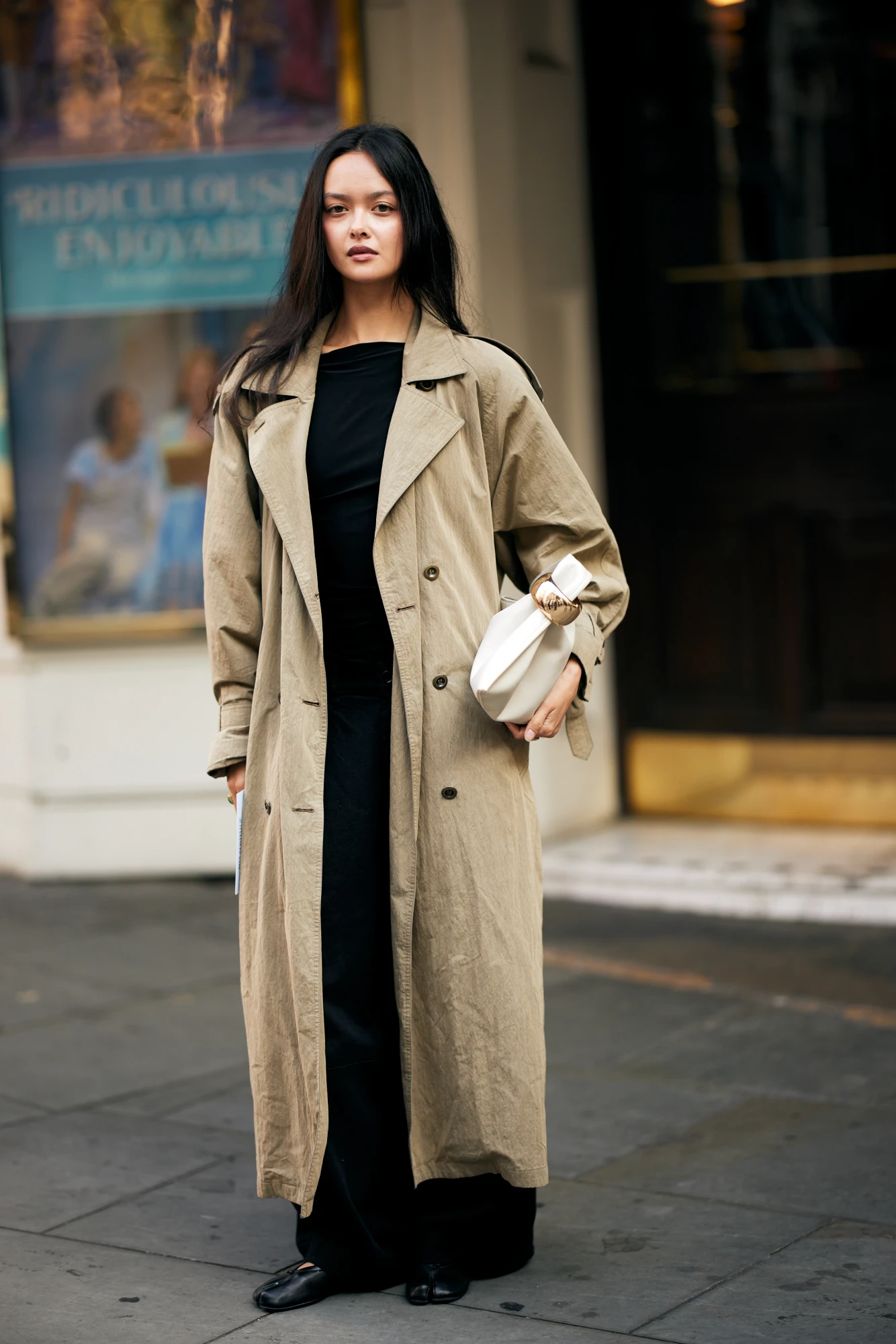 Образи з тренчем зі streetstyle сезону весна-літо — 2026