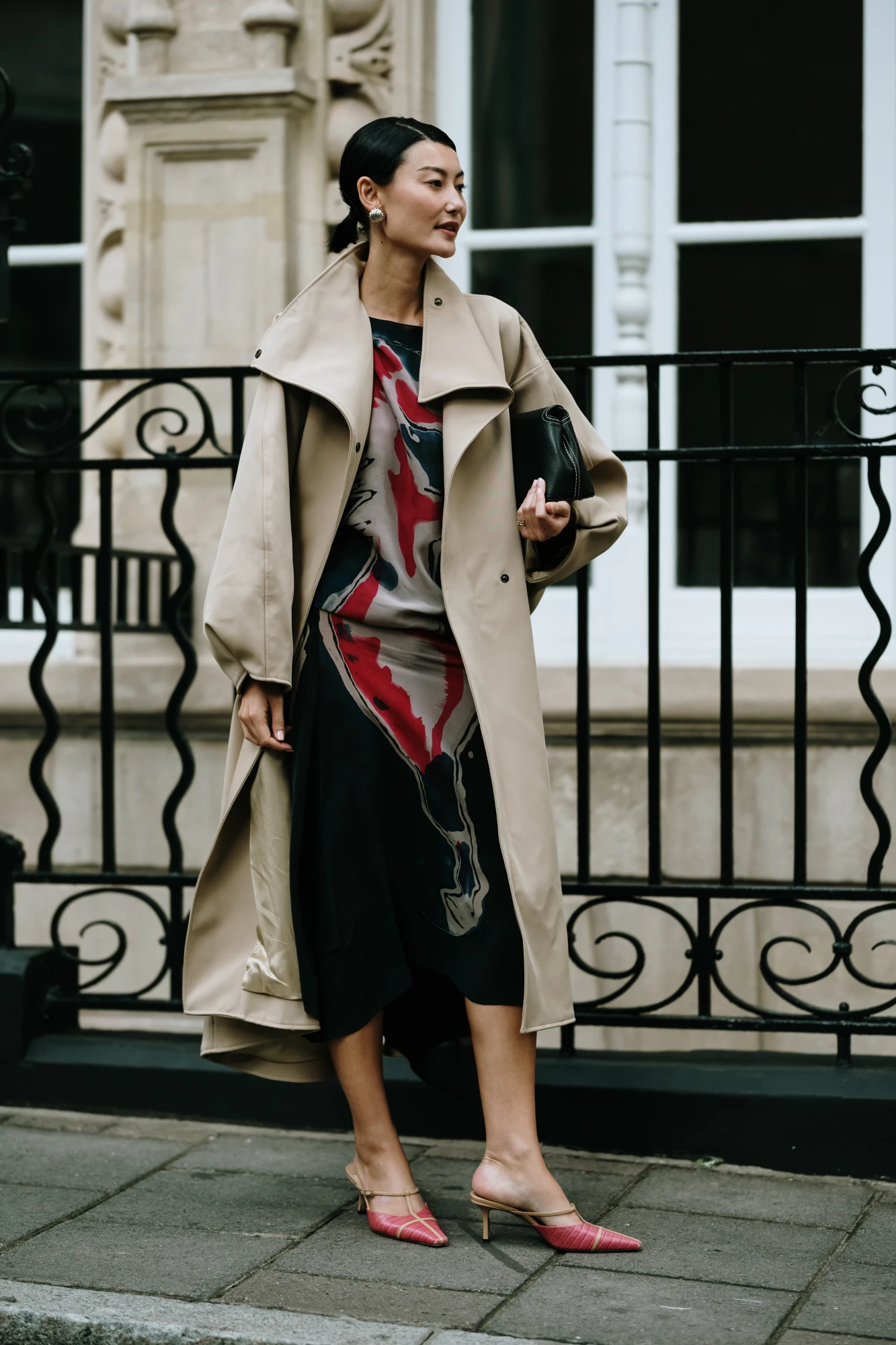 Образи з тренчем зі streetstyle сезону весна-літо — 2026