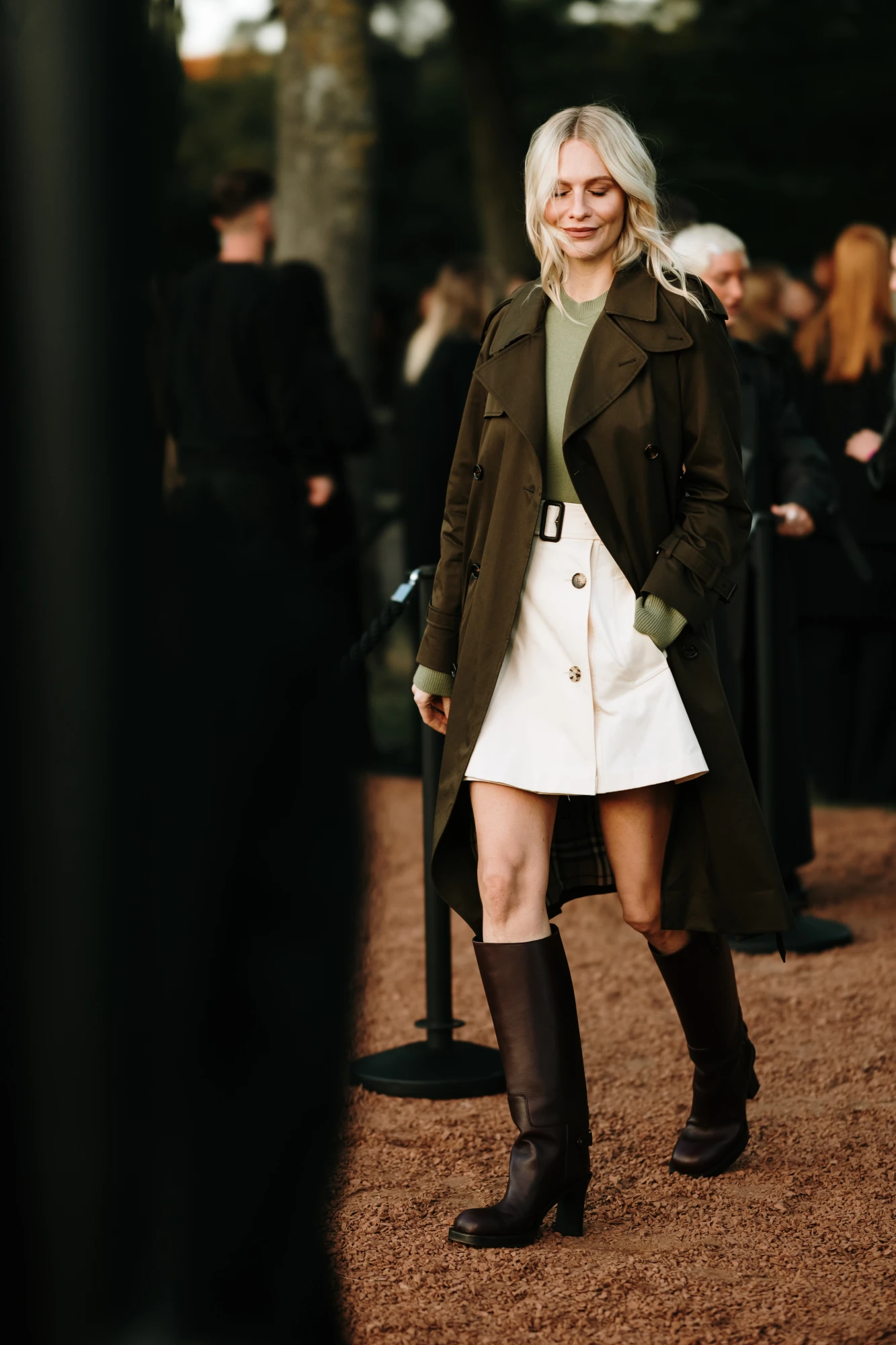 Образи з тренчем зі streetstyle сезону весна-літо — 2026