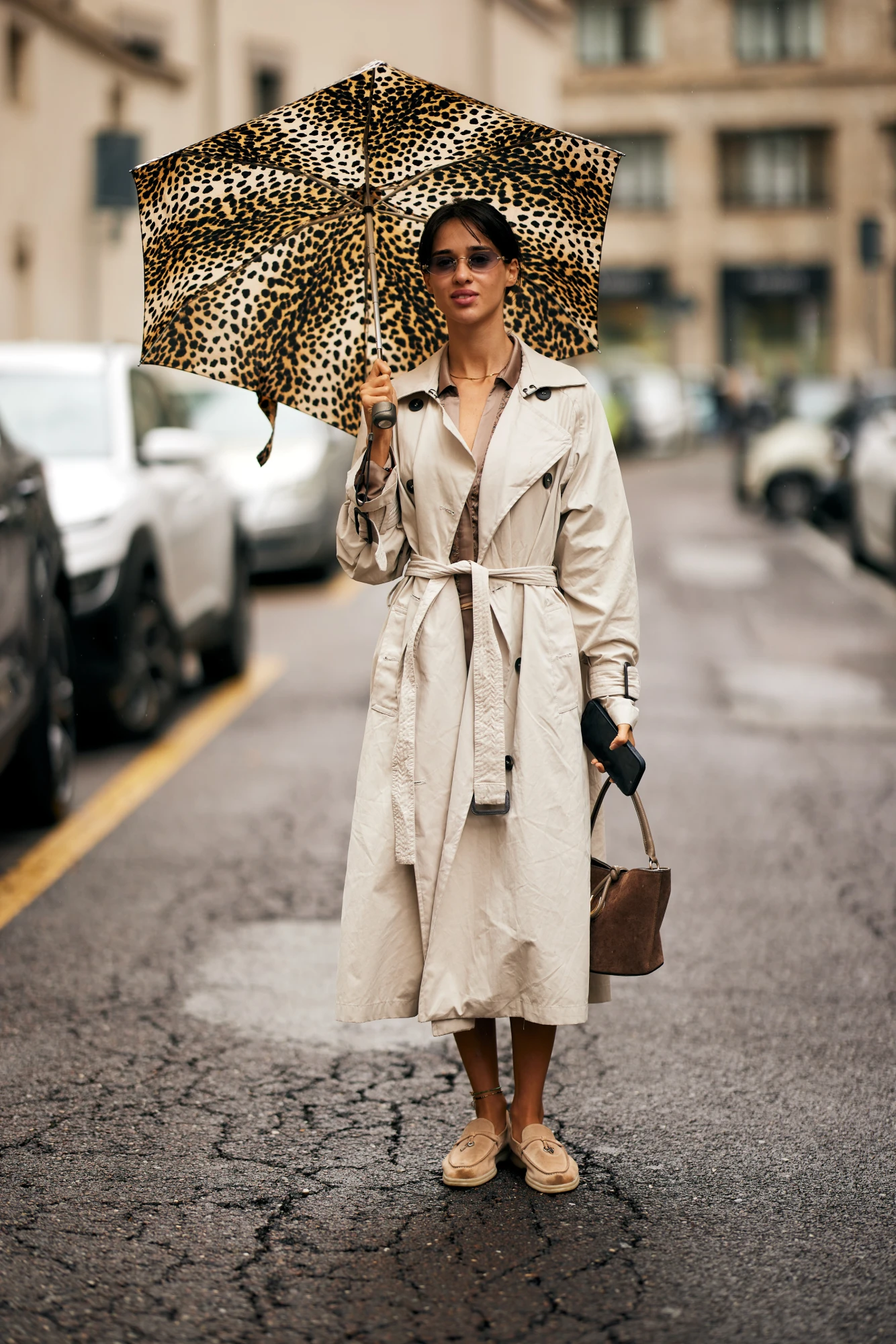 Образи з тренчем зі streetstyle сезону весна-літо — 2026