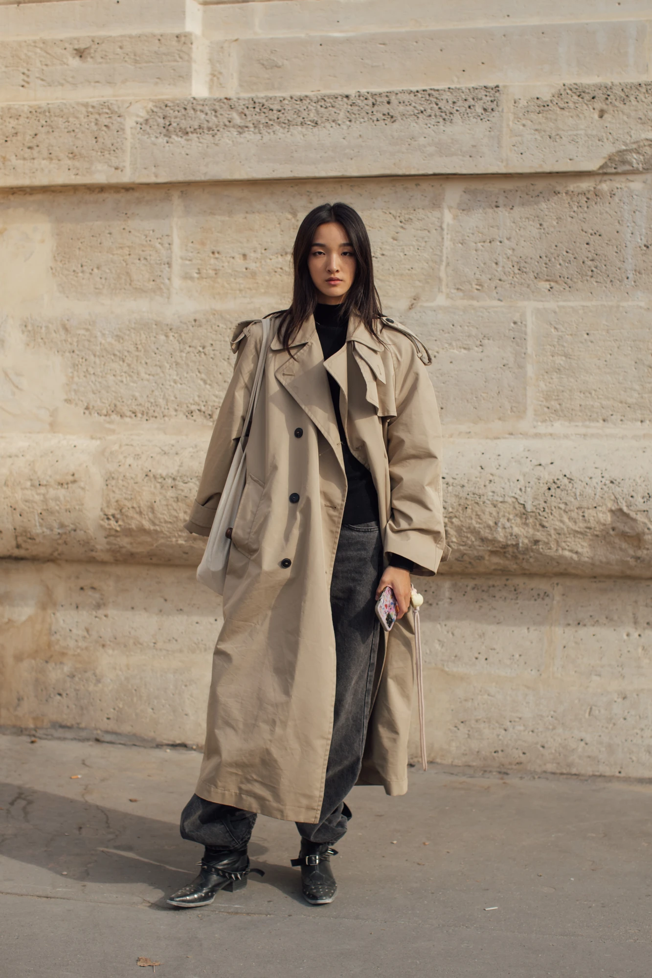 Образи з тренчем зі streetstyle сезону весна-літо — 2026