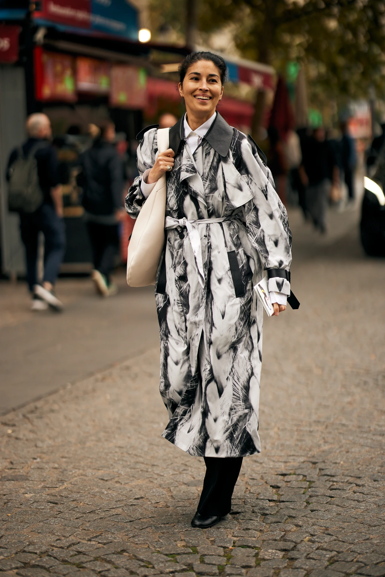 Образи з тренчем зі streetstyle сезону весна-літо — 2026