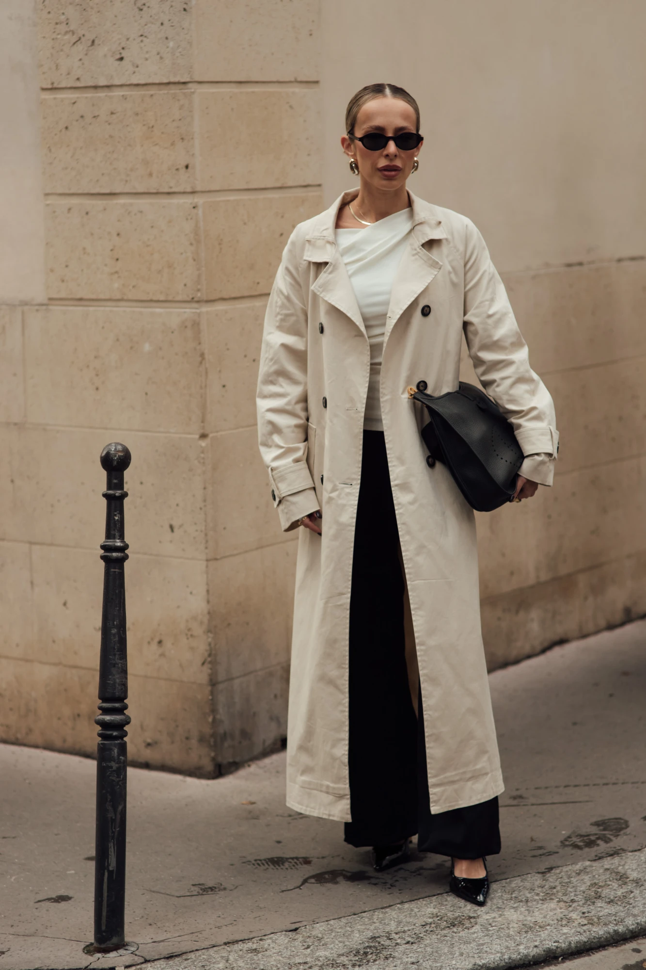 Образи з тренчем зі streetstyle сезону весна-літо — 2026