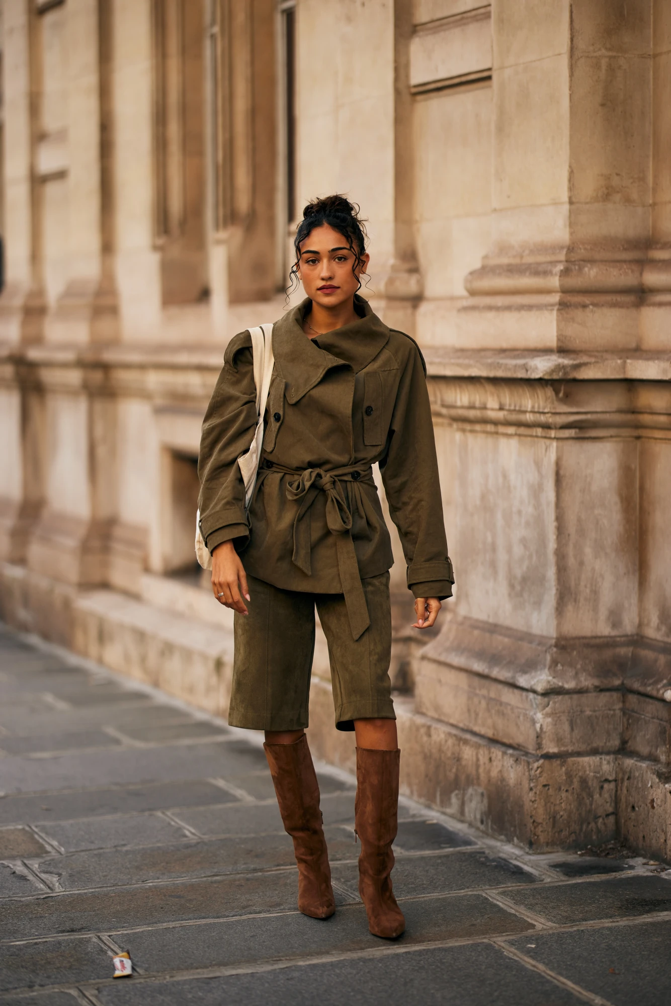 Образи з тренчем зі streetstyle сезону весна-літо — 2026