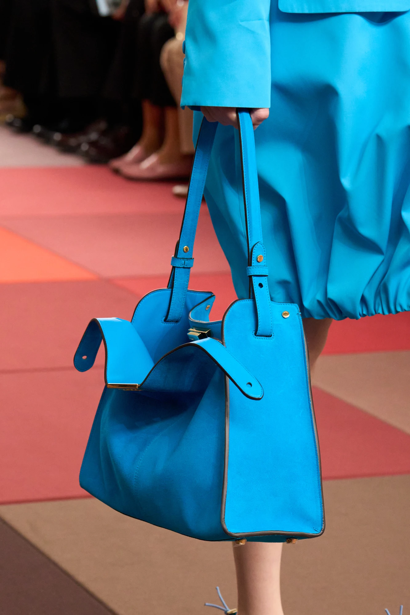 Модні кольори сумок весни і літа 