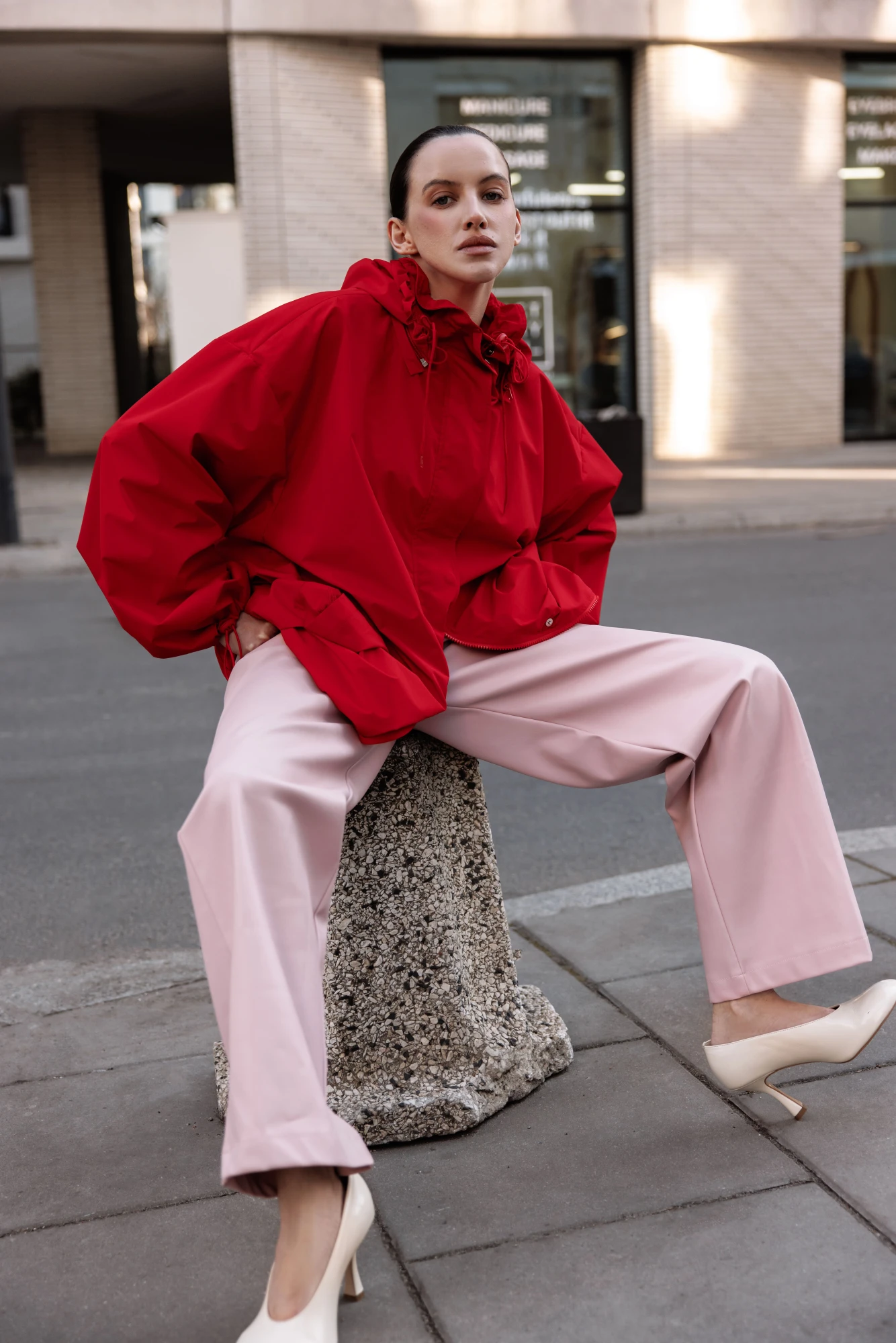 Червона вітрівка mocko