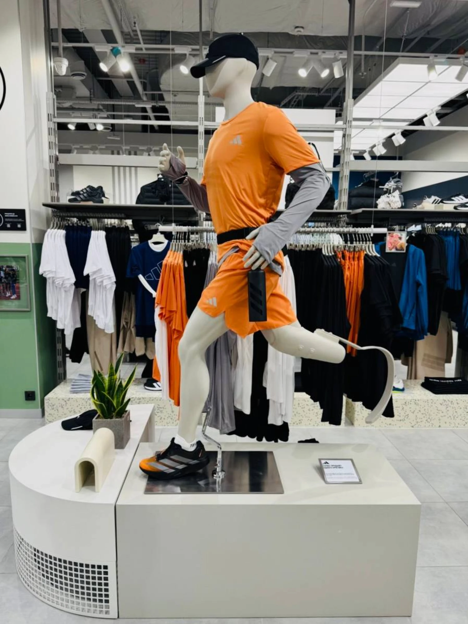 Adidas запустив в Україні інклюзивну послугу Single Shoe 