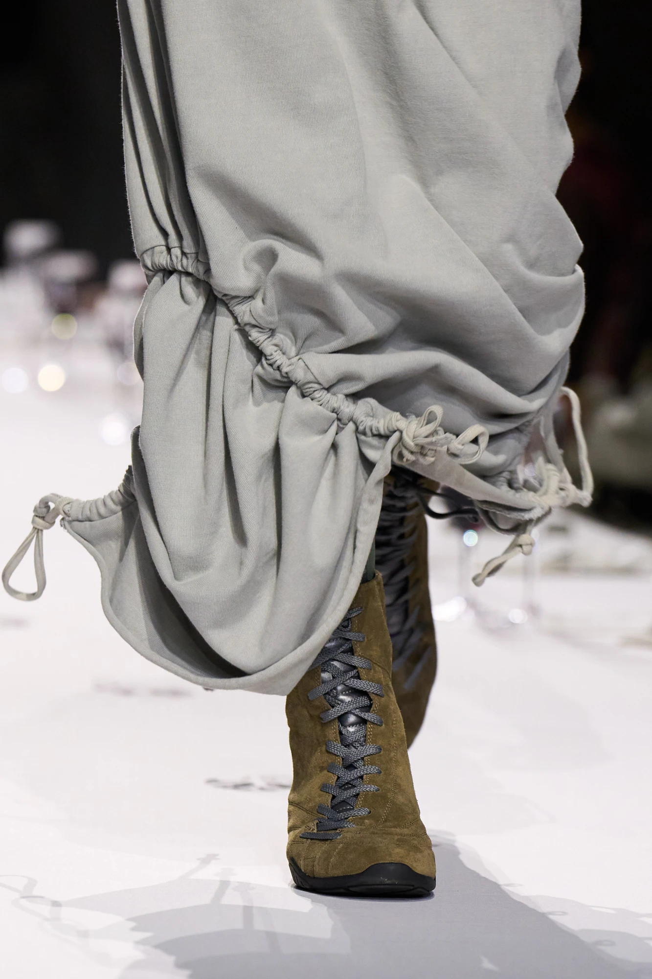 Тренди взуття весна-літо — 2026: Черевики зі шнурівкою 