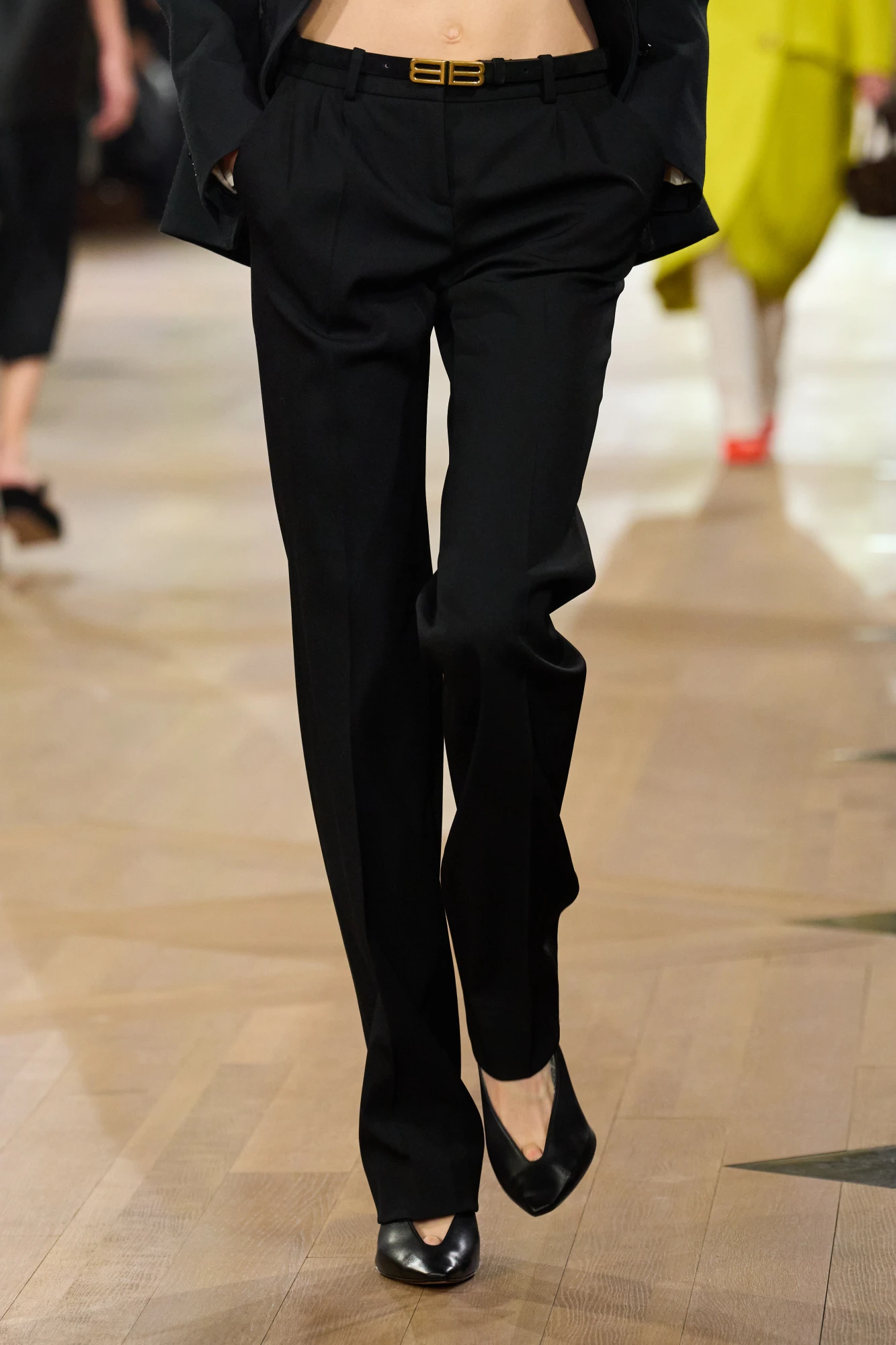 Тренди взуття весна-літо — 2026: Туфлі glove pumps 