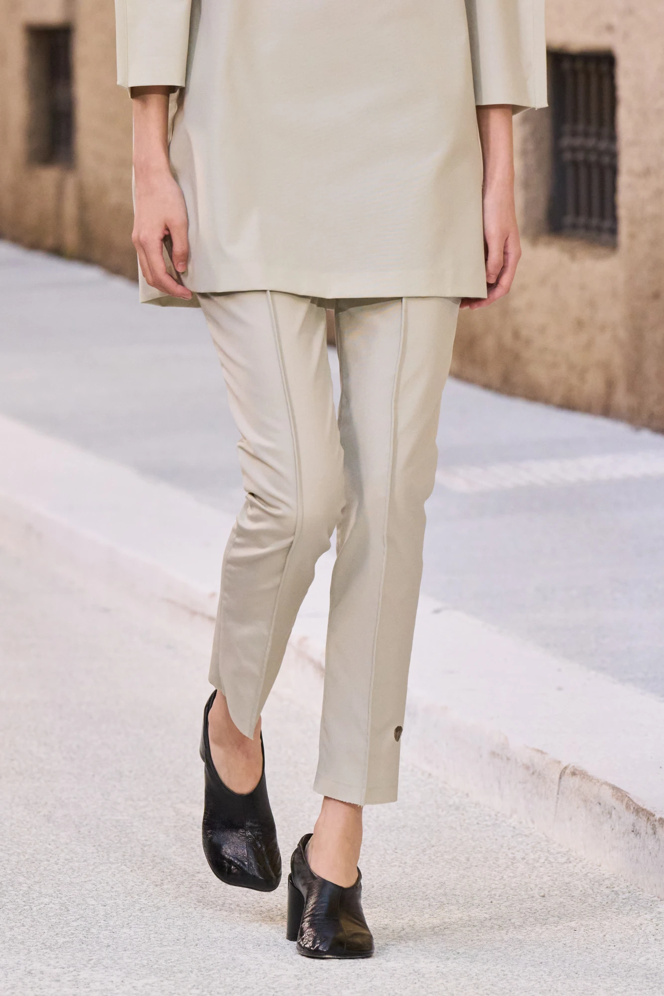 Тренди взуття весна-літо — 2026: Взуття з квадратним мисом 