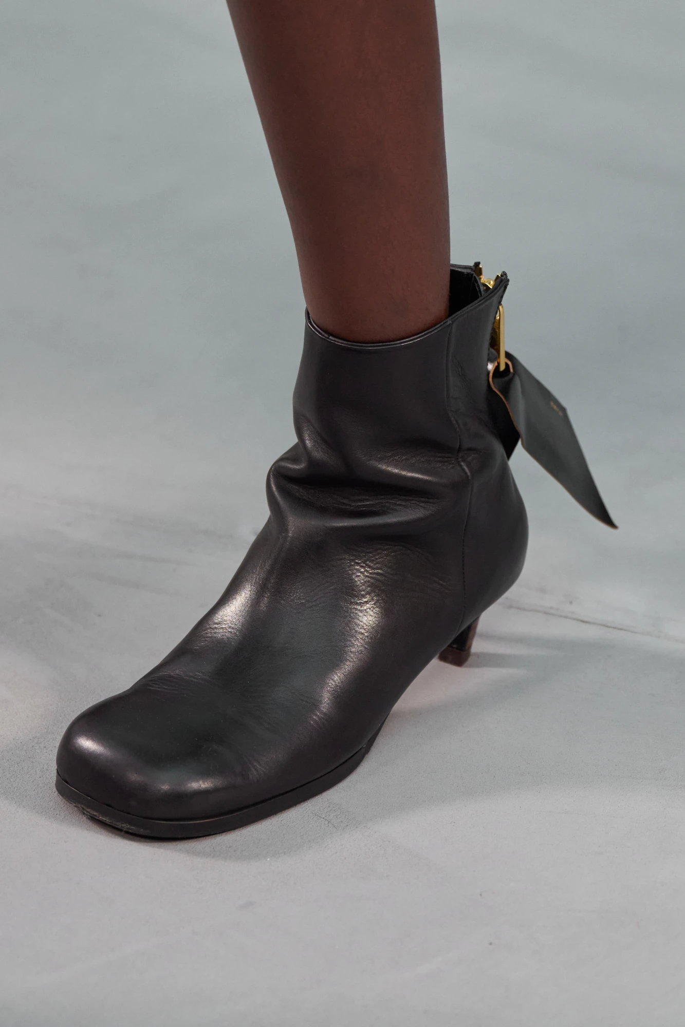 Тренди взуття весна-літо — 2026: Взуття з квадратним мисом 