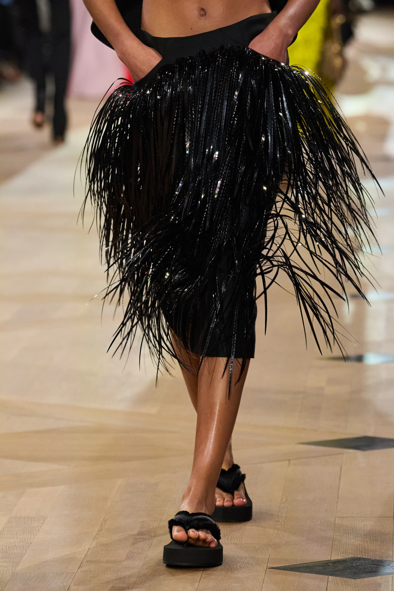 Тренди взуття весна-літо — 2026: В’єтнамки у різних інтерпретаціях 