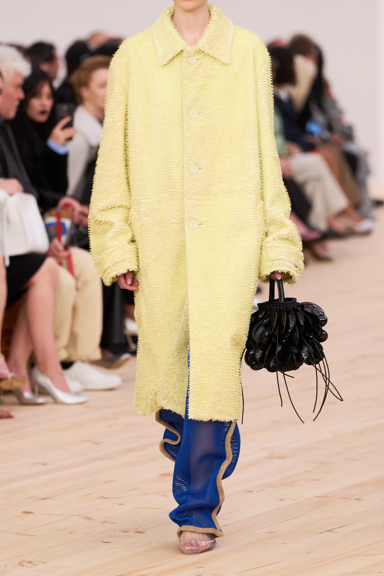 Тренди взуття весна-літо — 2026: Прозоре взуття 