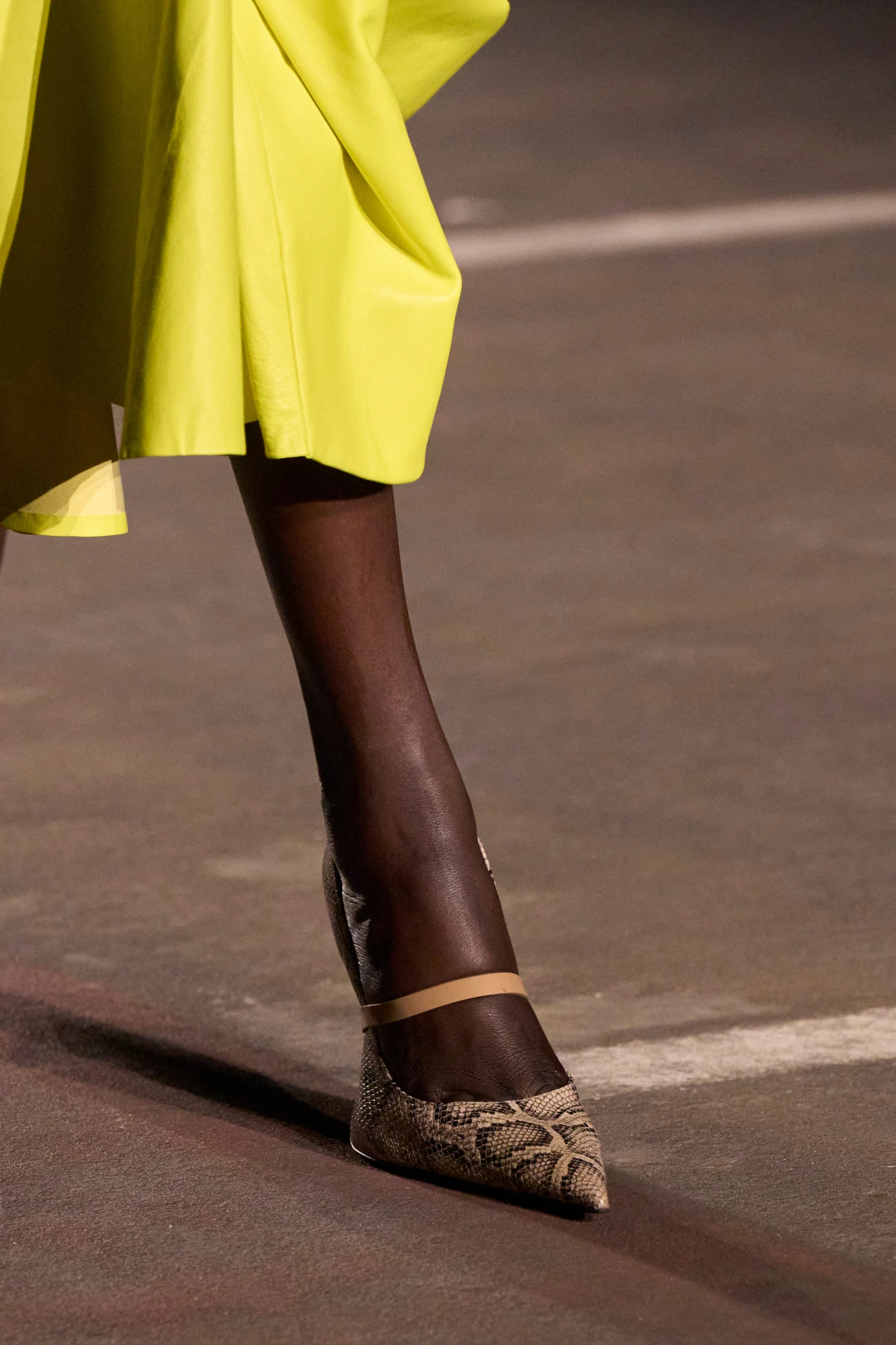 Тренди взуття весна-літо — 2026: Взуття з анімалістичним принтом 