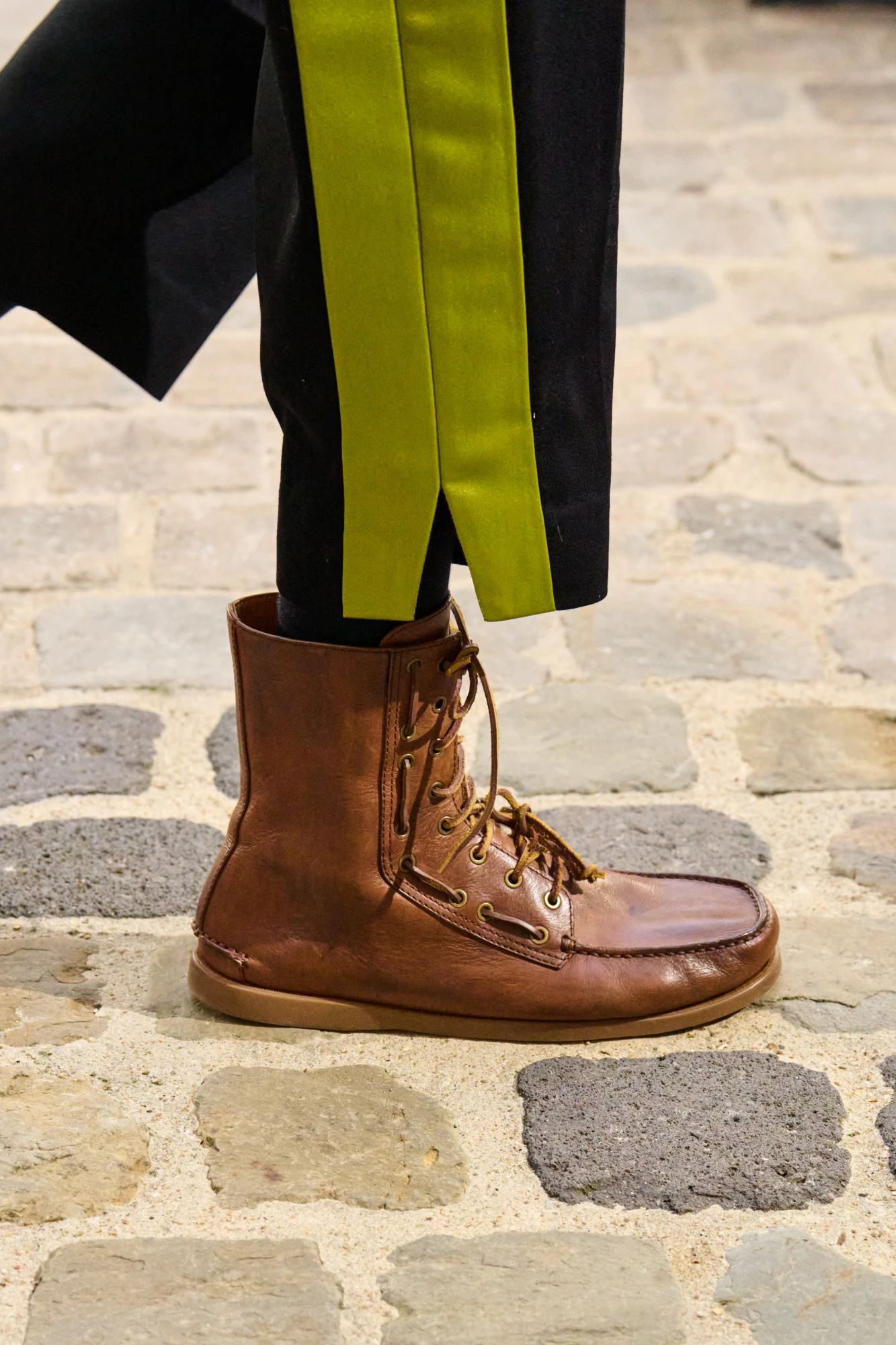 Тренди взуття весна-літо — 2026: Взуття з ефектом зношеності 