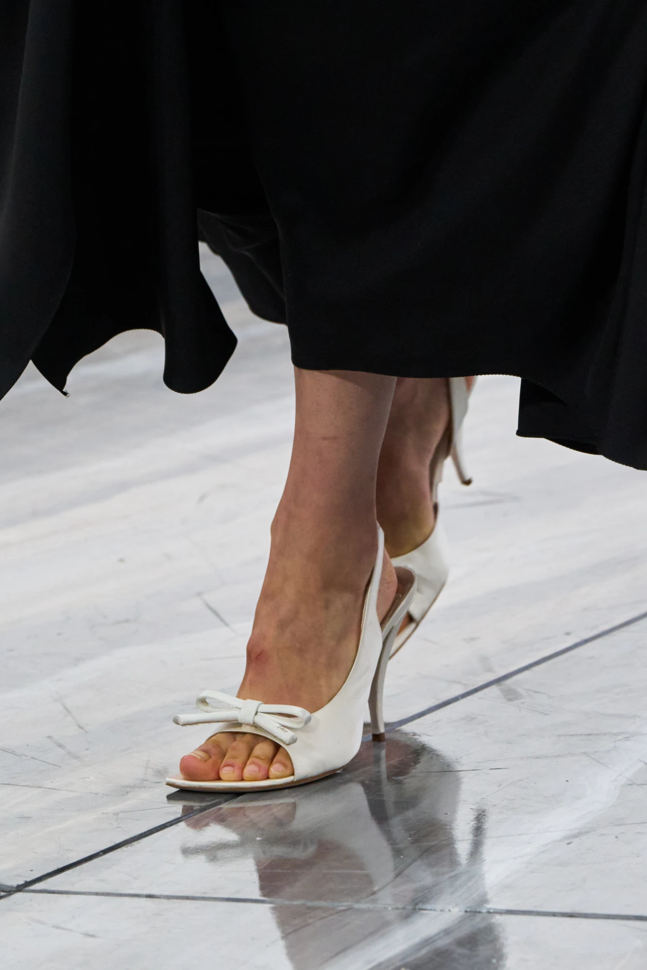 Тренди взуття весна-літо — 2026: Взуття з бантиками 