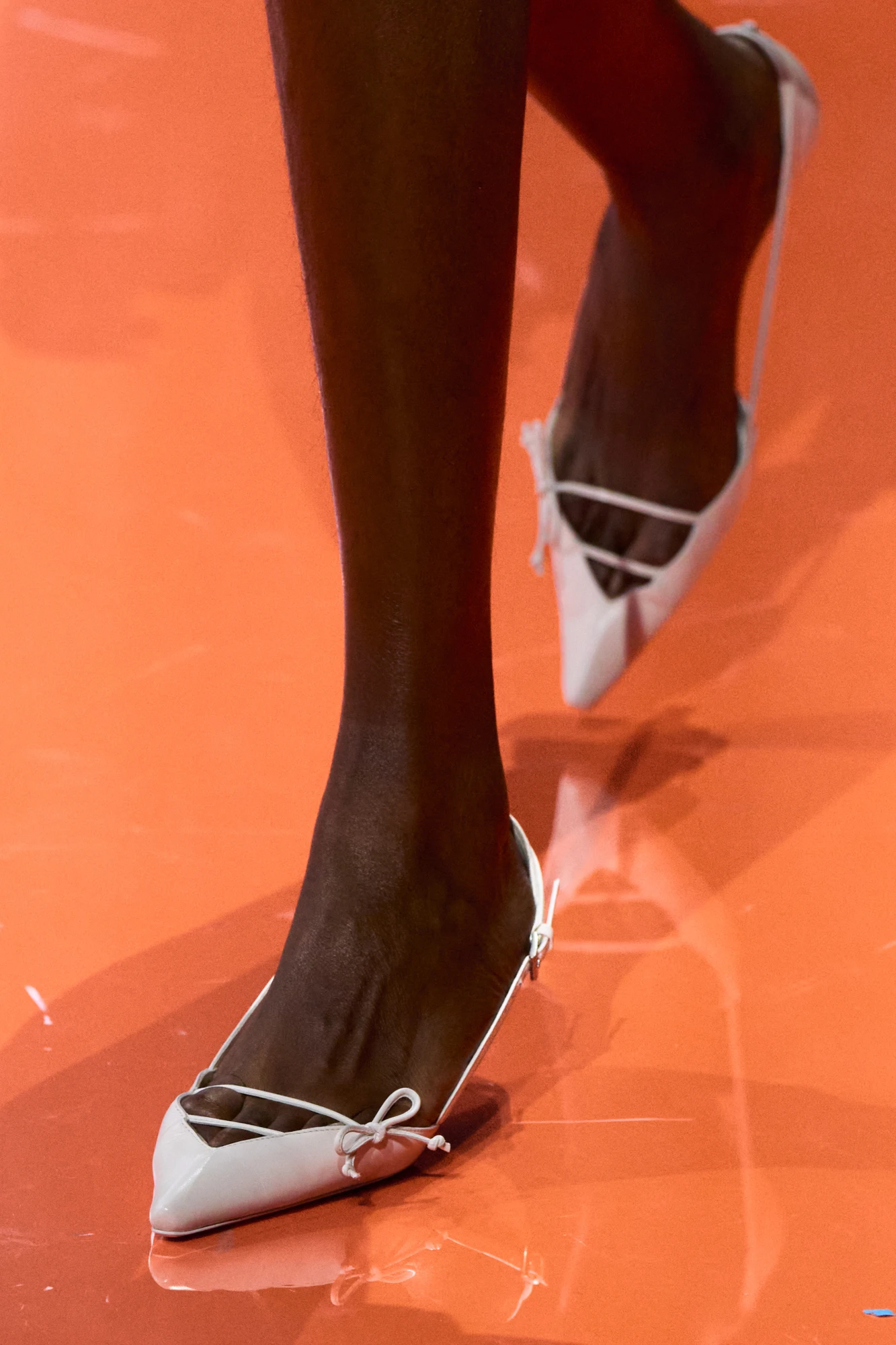 Тренди взуття весна-літо — 2026: Взуття з бантиками 