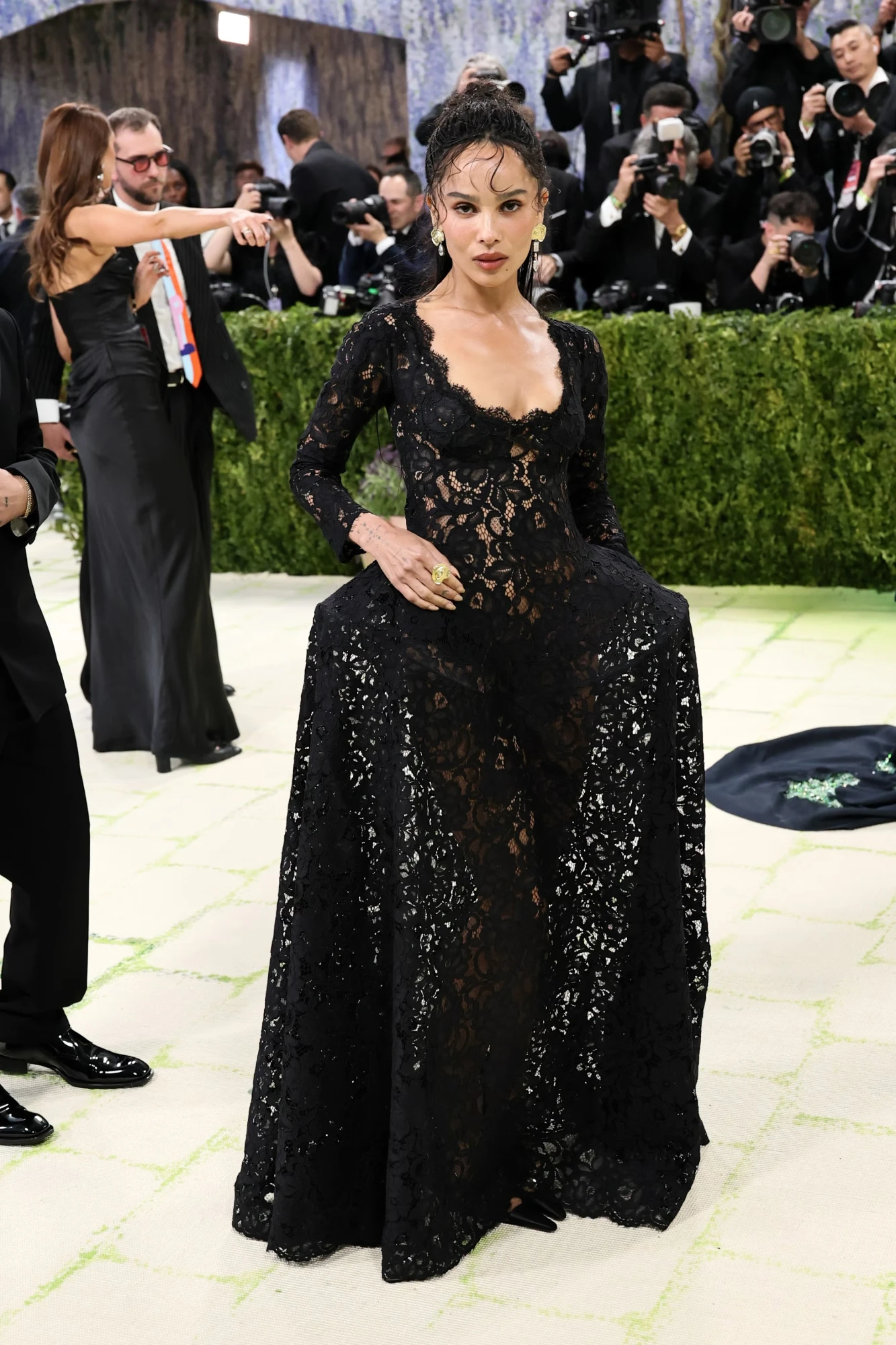 Зої Кравіц у Saint Laurent на балу Інституту костюма Met Gala 2026
