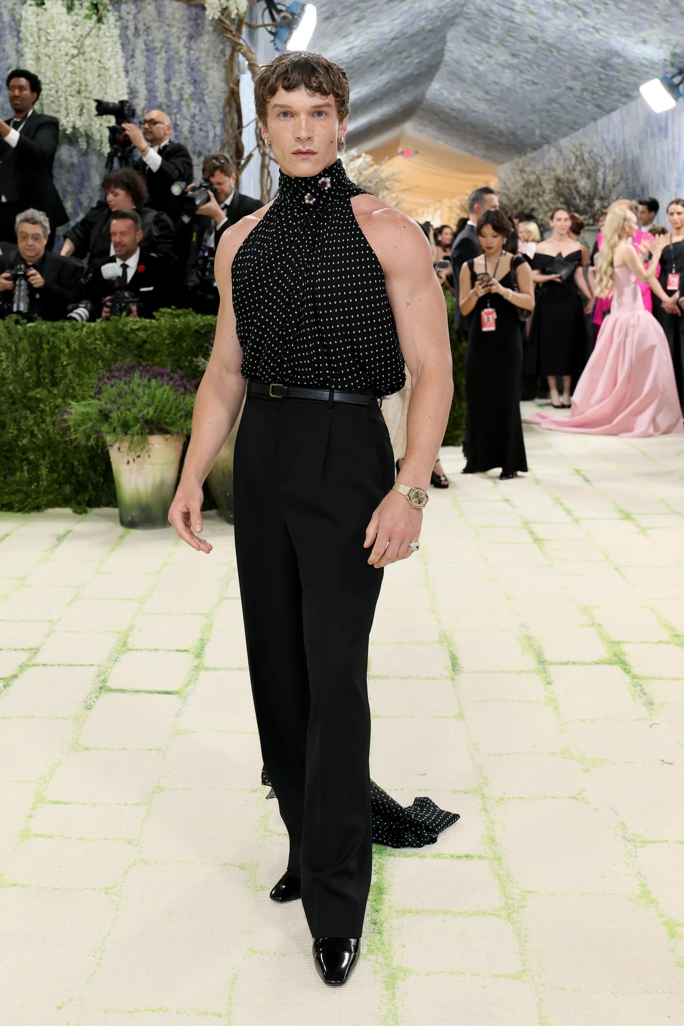 Коннор Сторрі у Saint Laurent на балу Інституту костюма Met Gala 2026