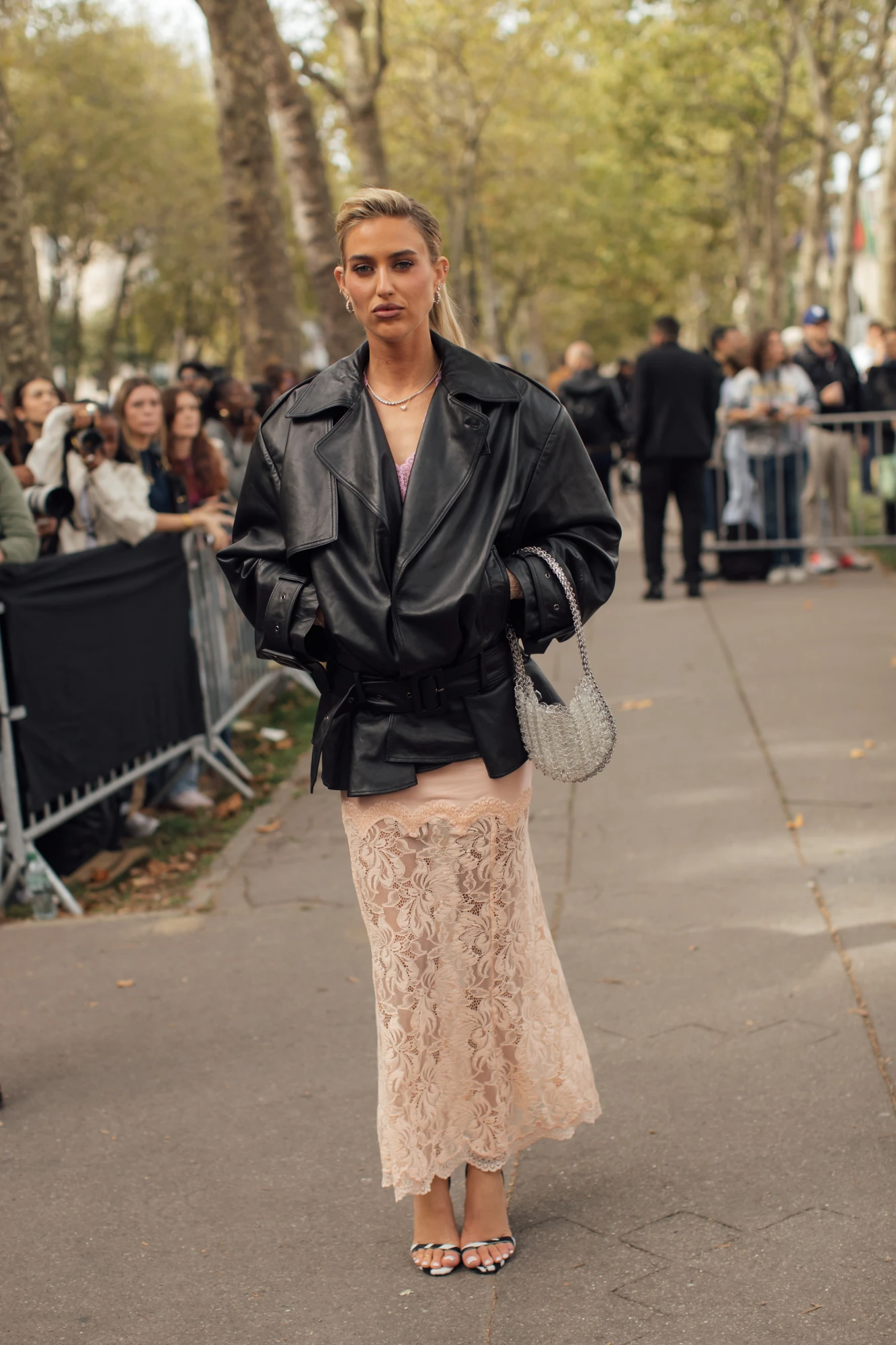 Як носити модні спідниці літа 2026 року: приклади зірок streetstyle