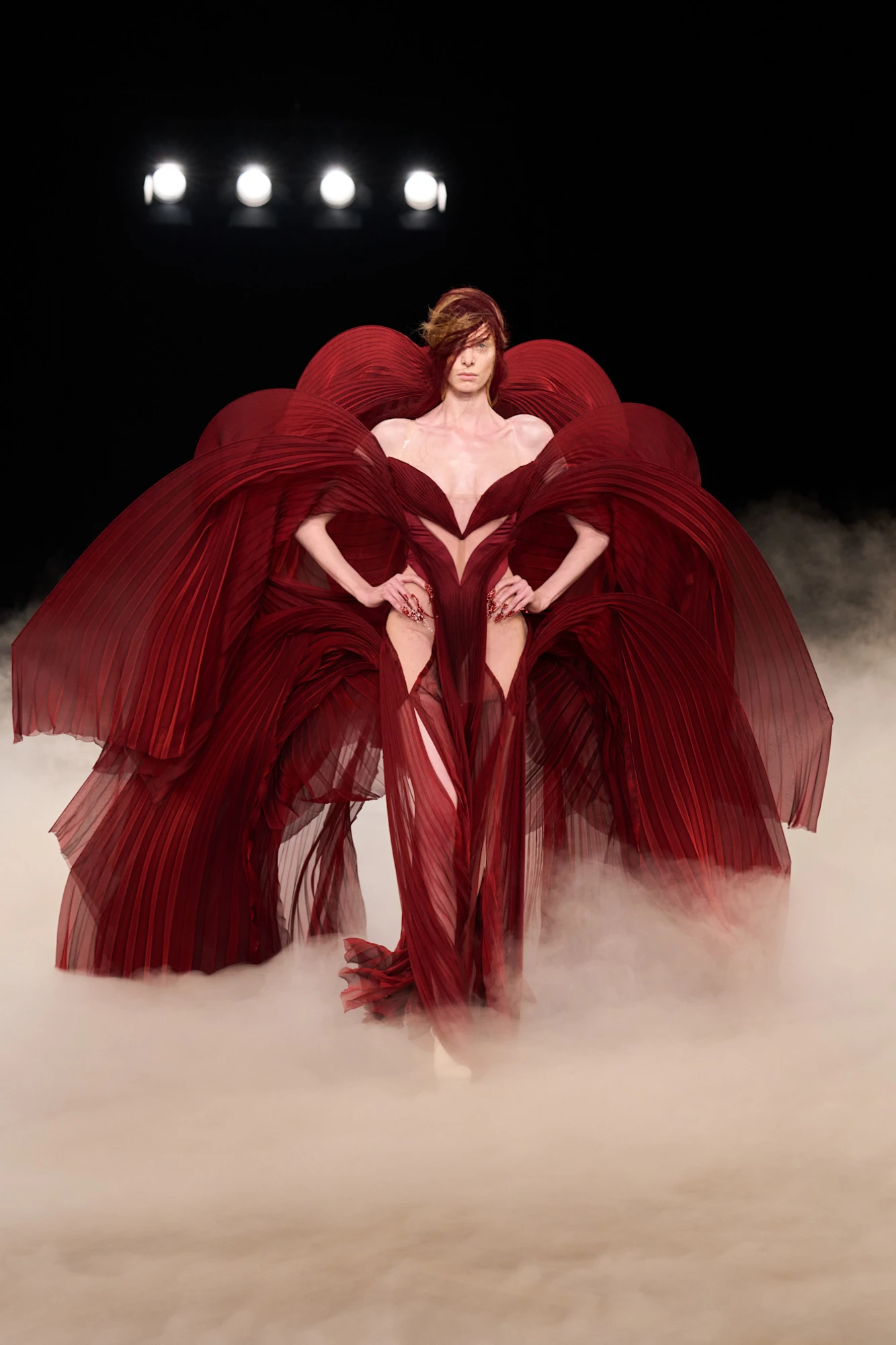 Iris van Herpen кутюр Париж 2026 2027