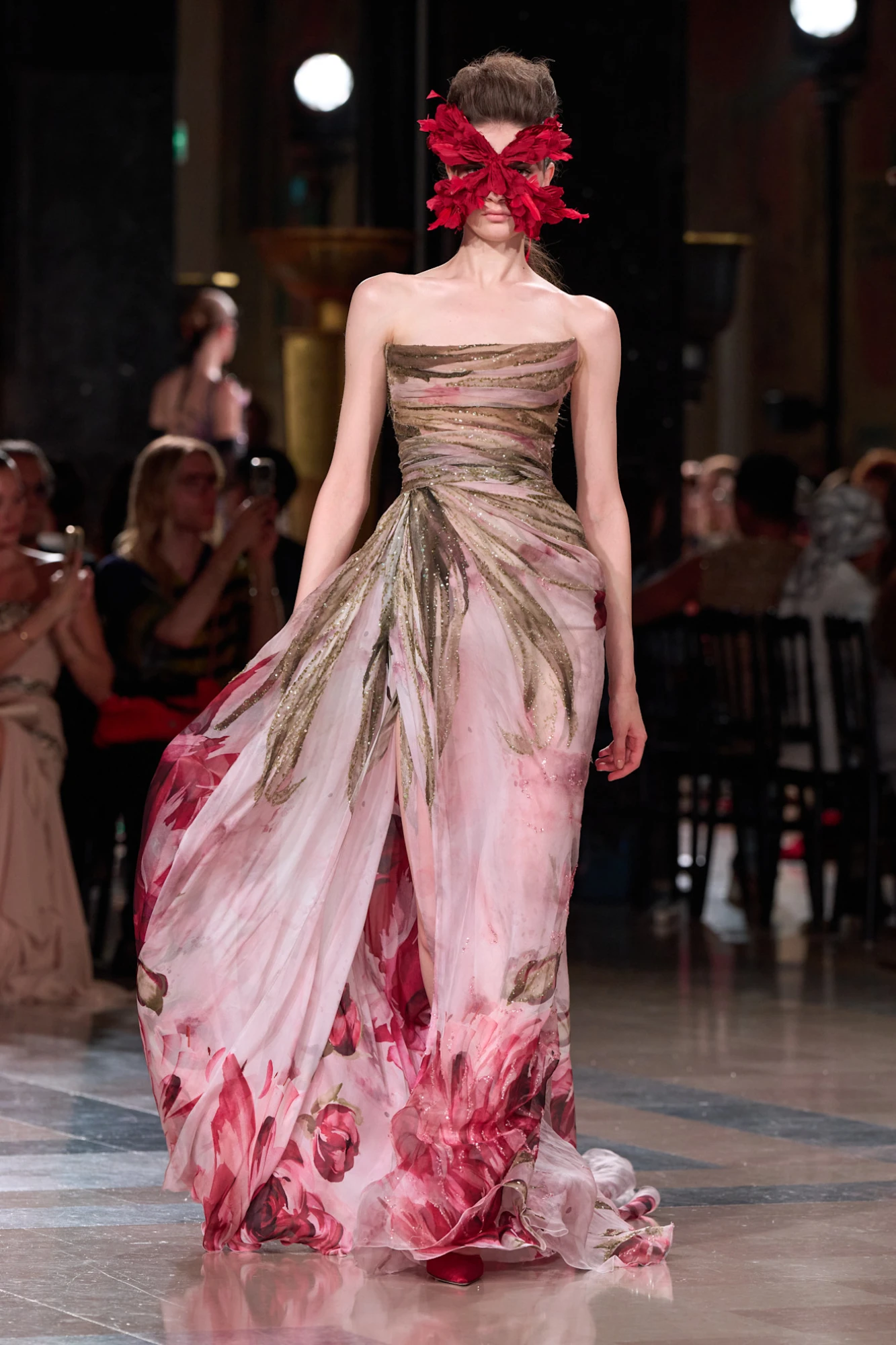показ Elie Saab