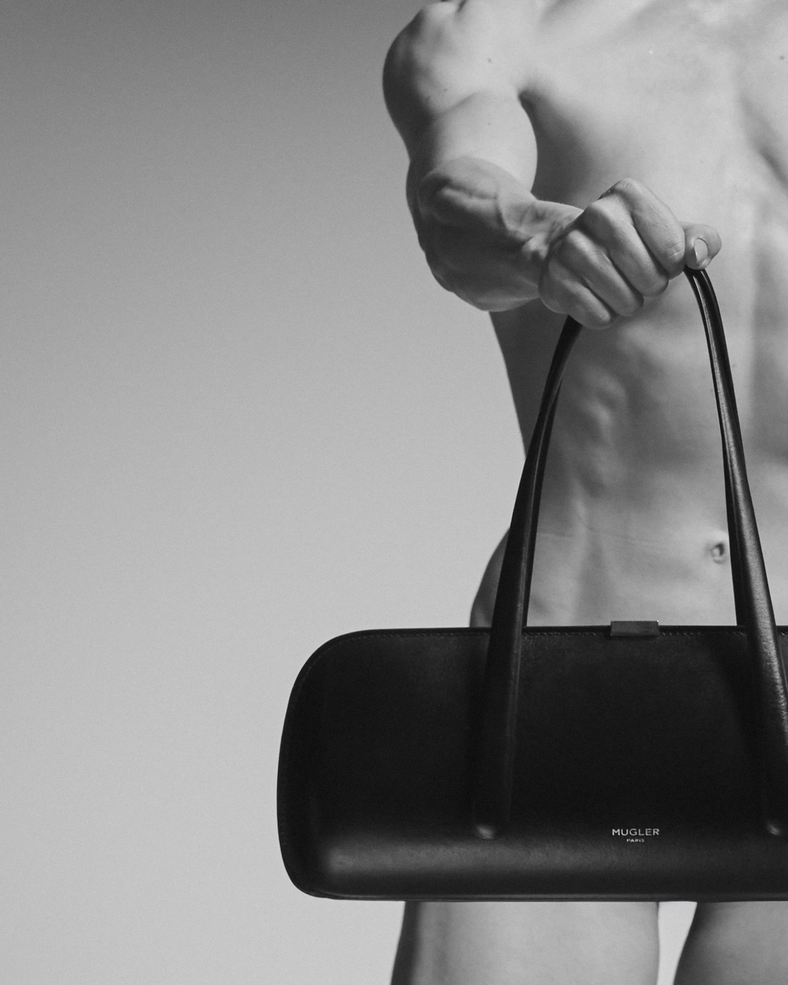 Mugler представив кампейн першої колекції сумок Мігеля Кастро Фрейтаса