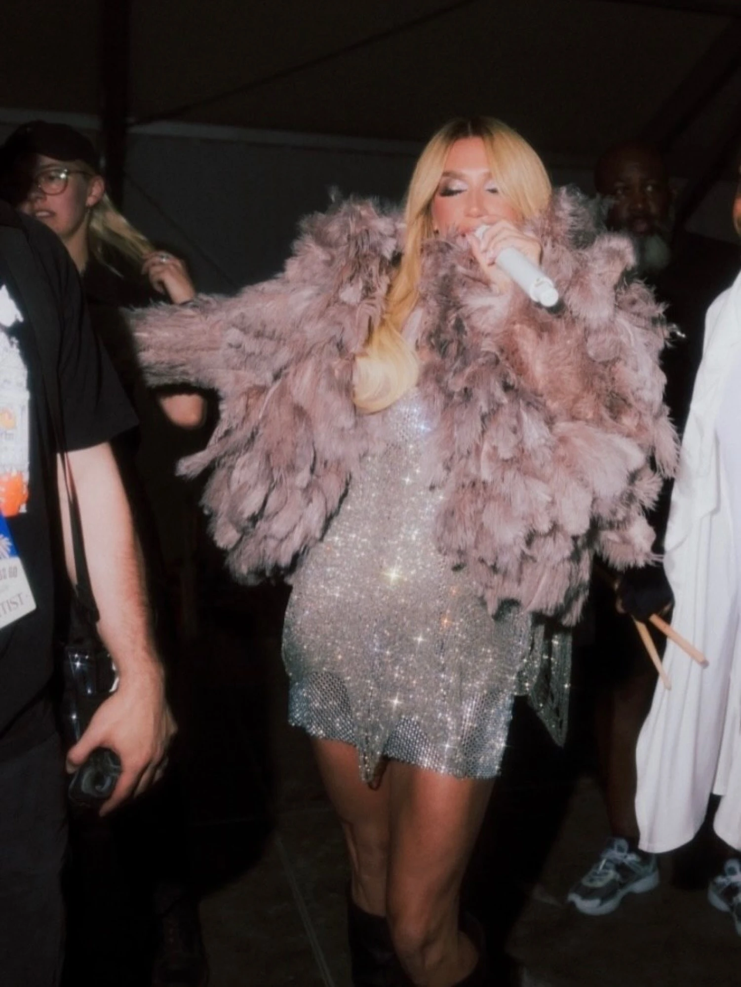 KESHA у CULTNAKED 
