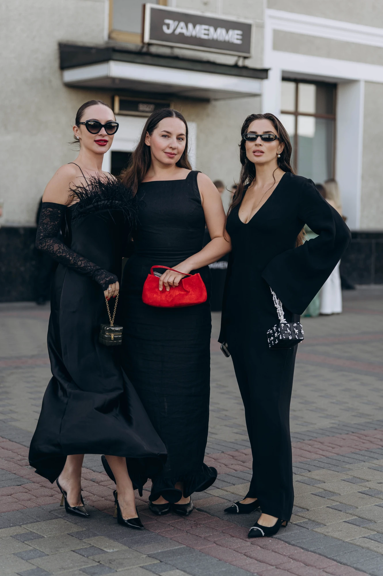 Ukrainian Fashion Week весна-літо — 2027 день 2: найцікавіші streetstyle-образи гостей 