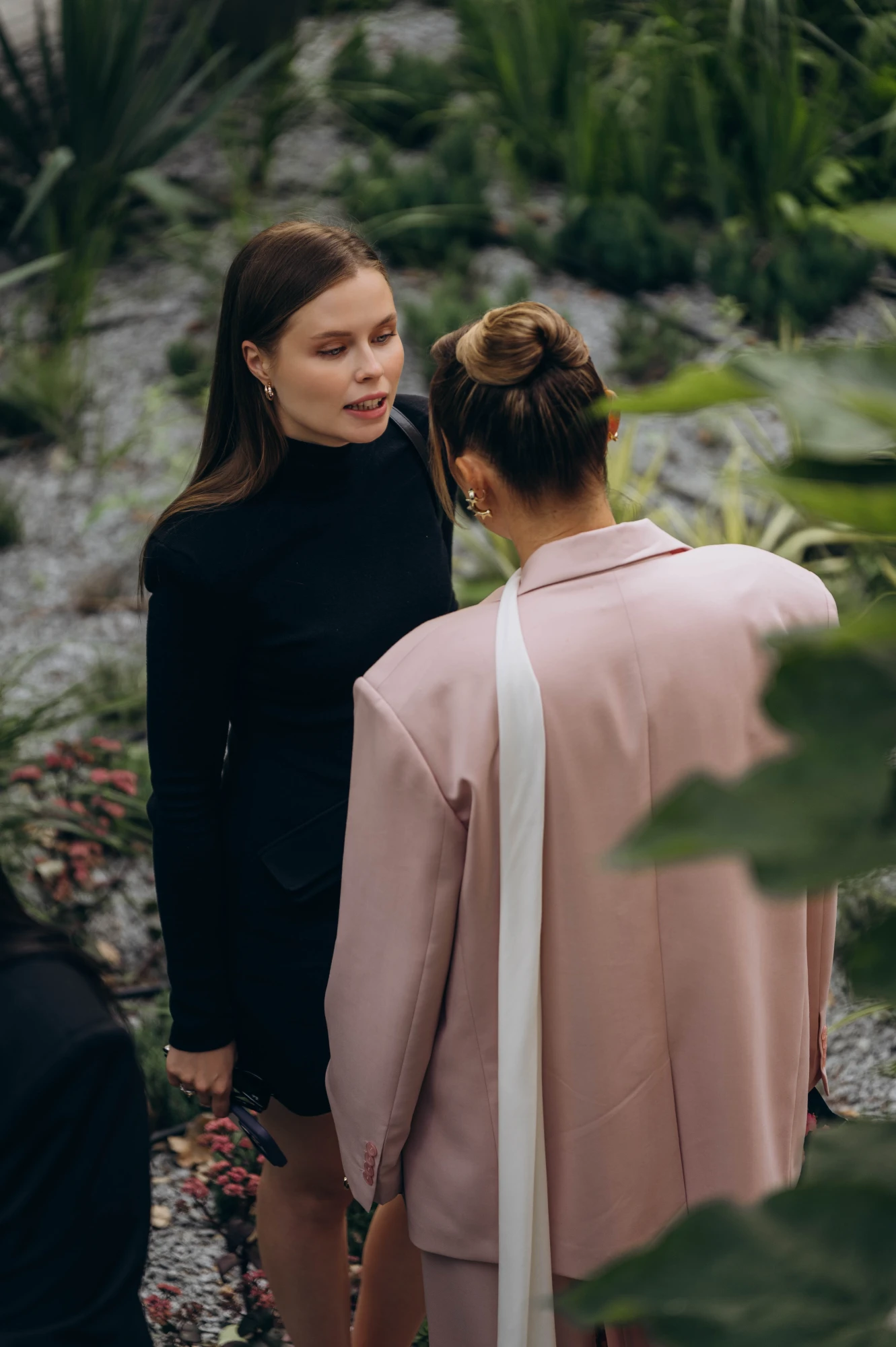 Ukrainian Fashion Week весна-літо — 2027 день 2: найцікавіші streetstyle-образи гостей 