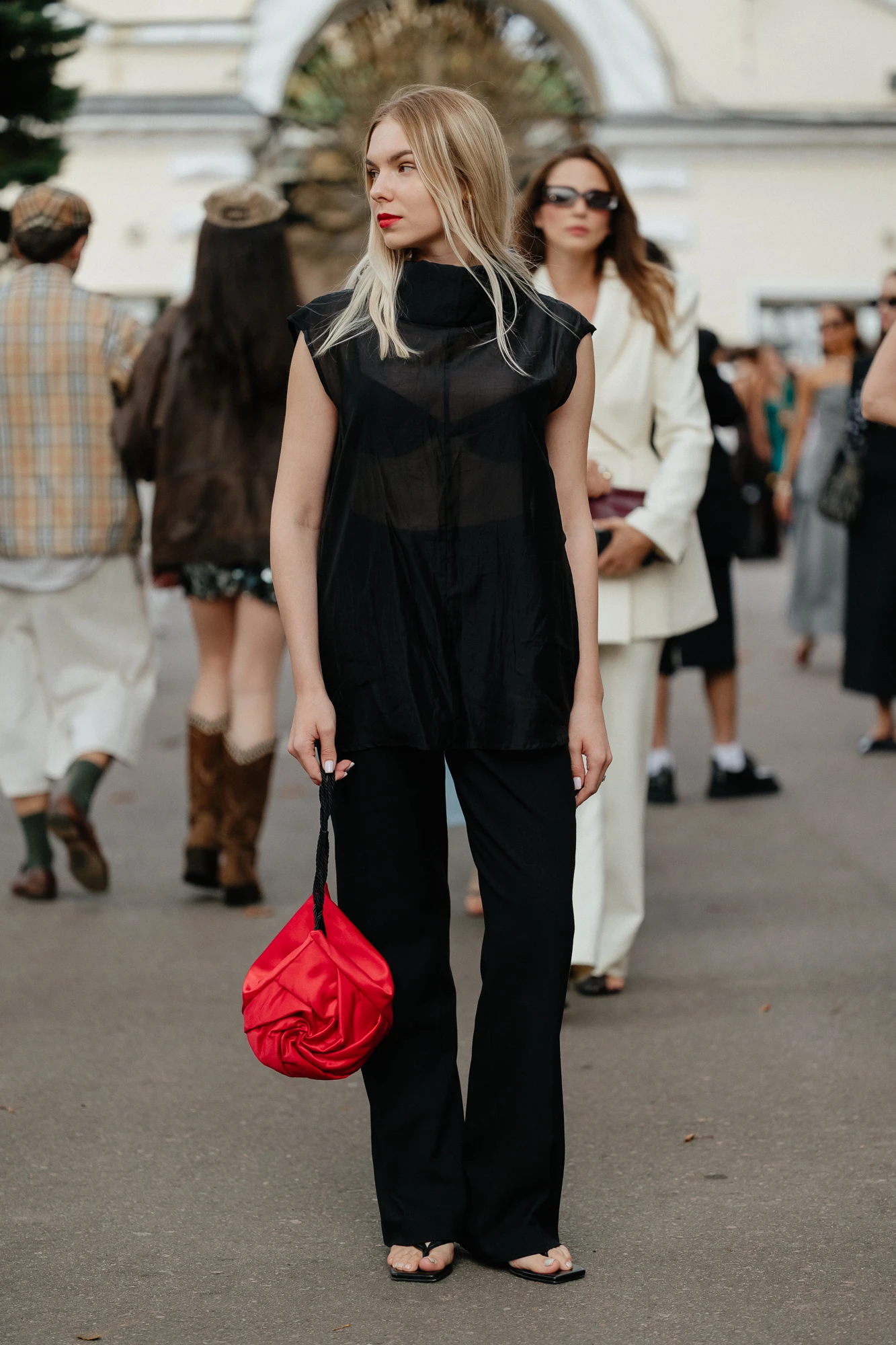 Streetstyle-образи гостей третього дня Ukrainian Fashion Week сезону весна-літо — 2027