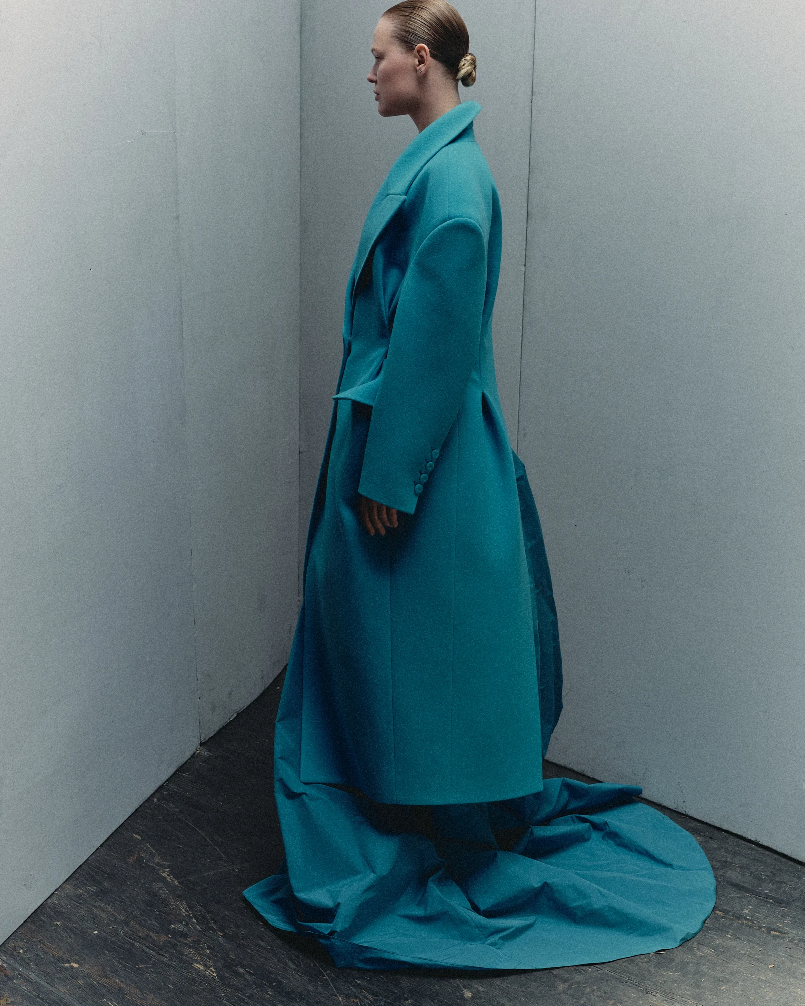 THE COAT, OPERA
