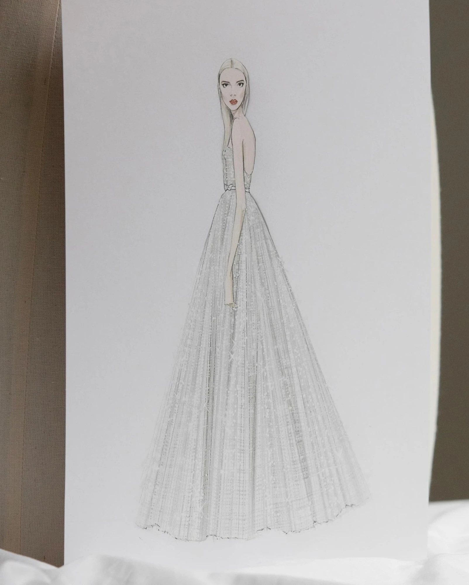 Аня Тейлор-Джой у ніжній сукні Dior на Каннському кінофестивалі 