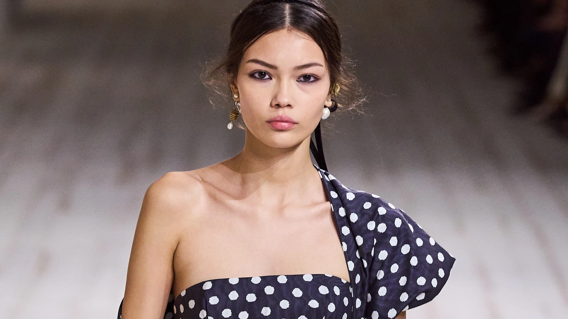 Christian Dior Haute Couture Spring 2024: як одяг розширює ідентичність власника 