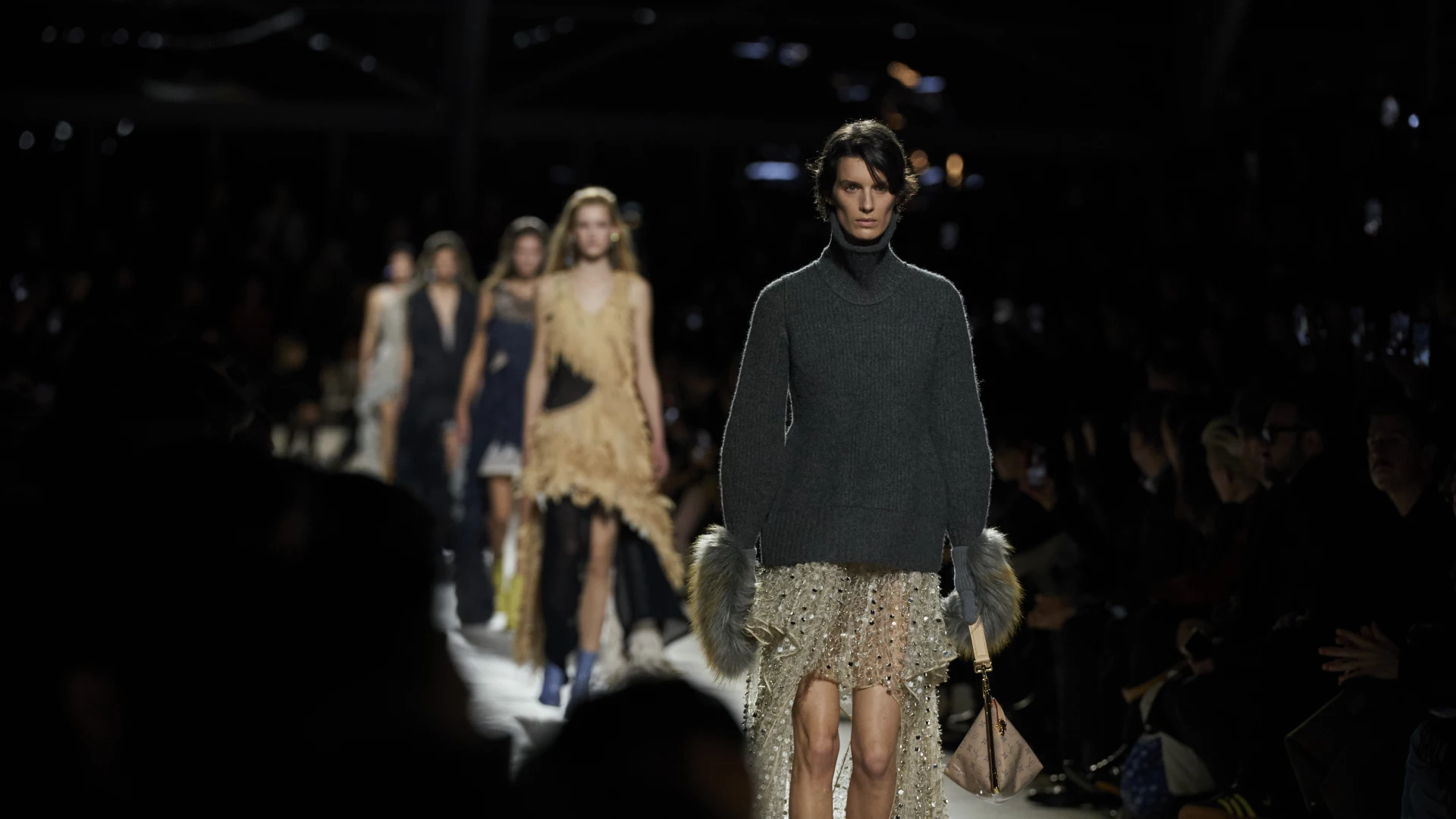 Louis Vuitton осінь-зима — 2024/25: 10-та річниця Ніколя Жескьера, фірмовий стиль і ностальгія