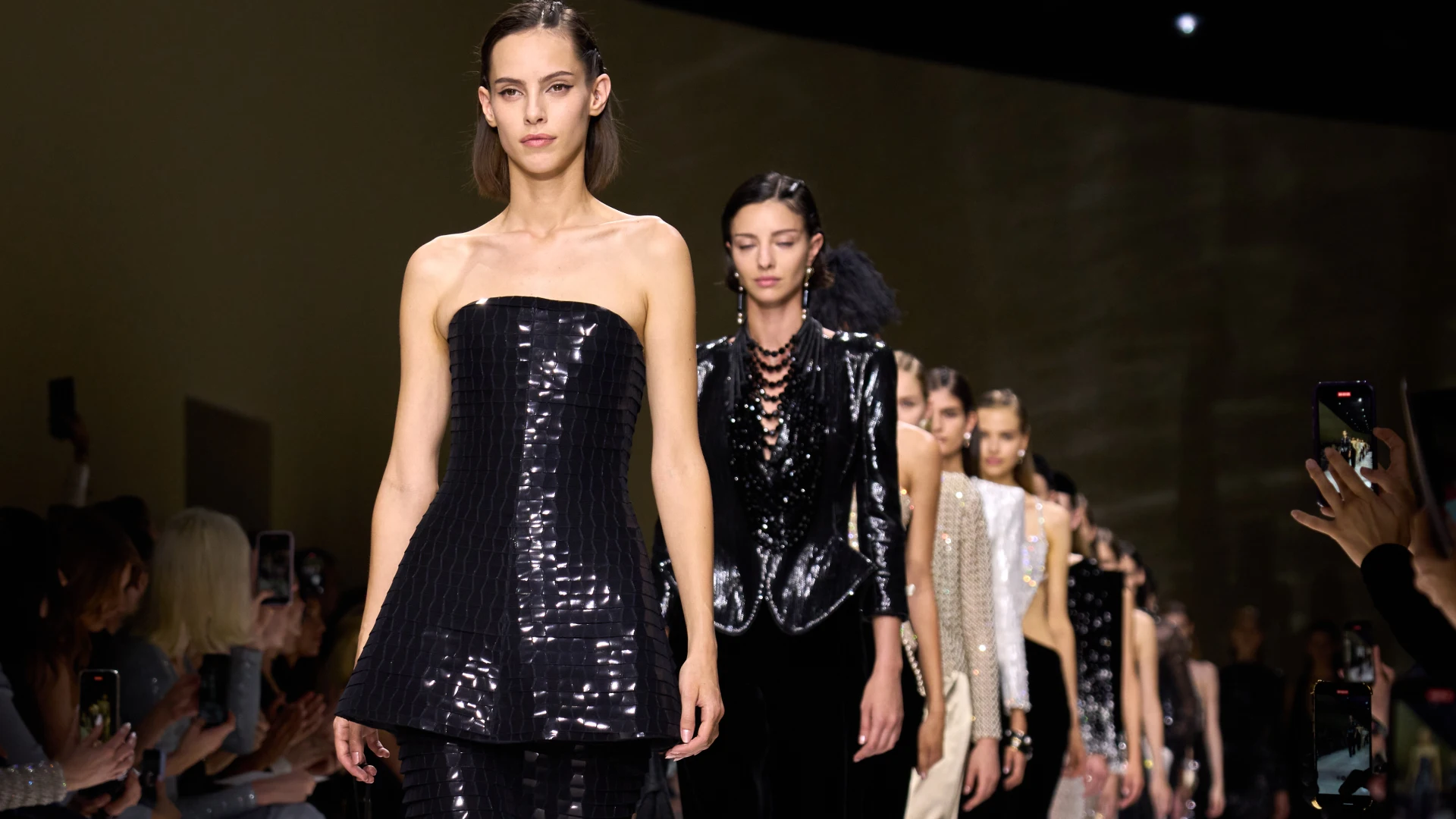 Як інтегрувати тренди з Тижня моди Haute Couture осінь-зима — 2024/25 у повсякденний гардероб