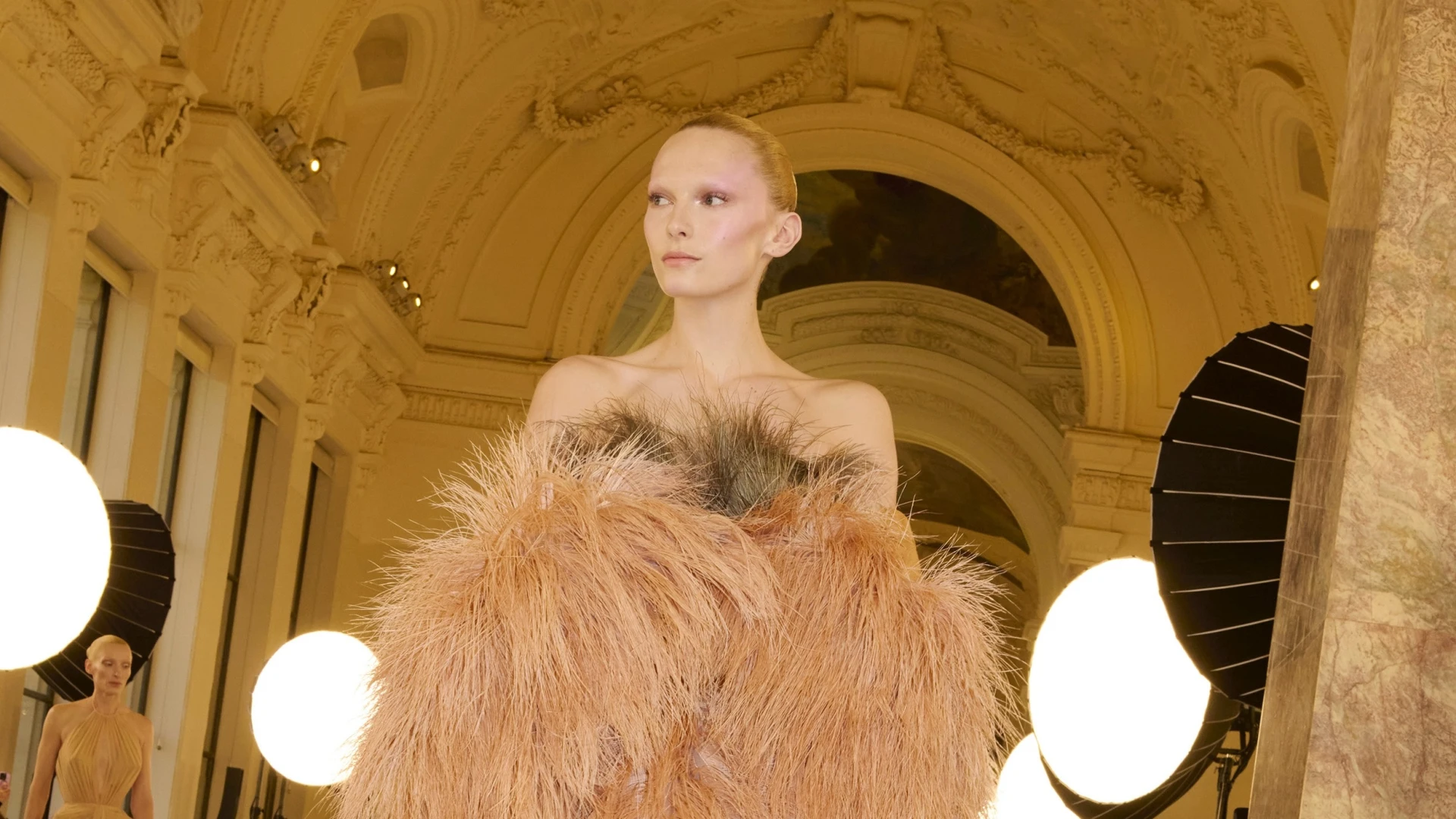 Schiaparelli Haute Couture Spring 2025: гармонія форм і натхнення великими кутюр’є