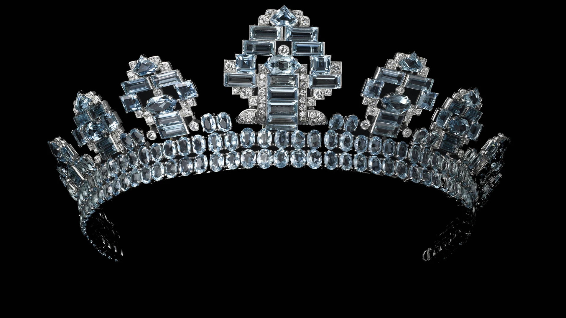 У Лондоні представили виставку, присвячену історії бренду Cartier