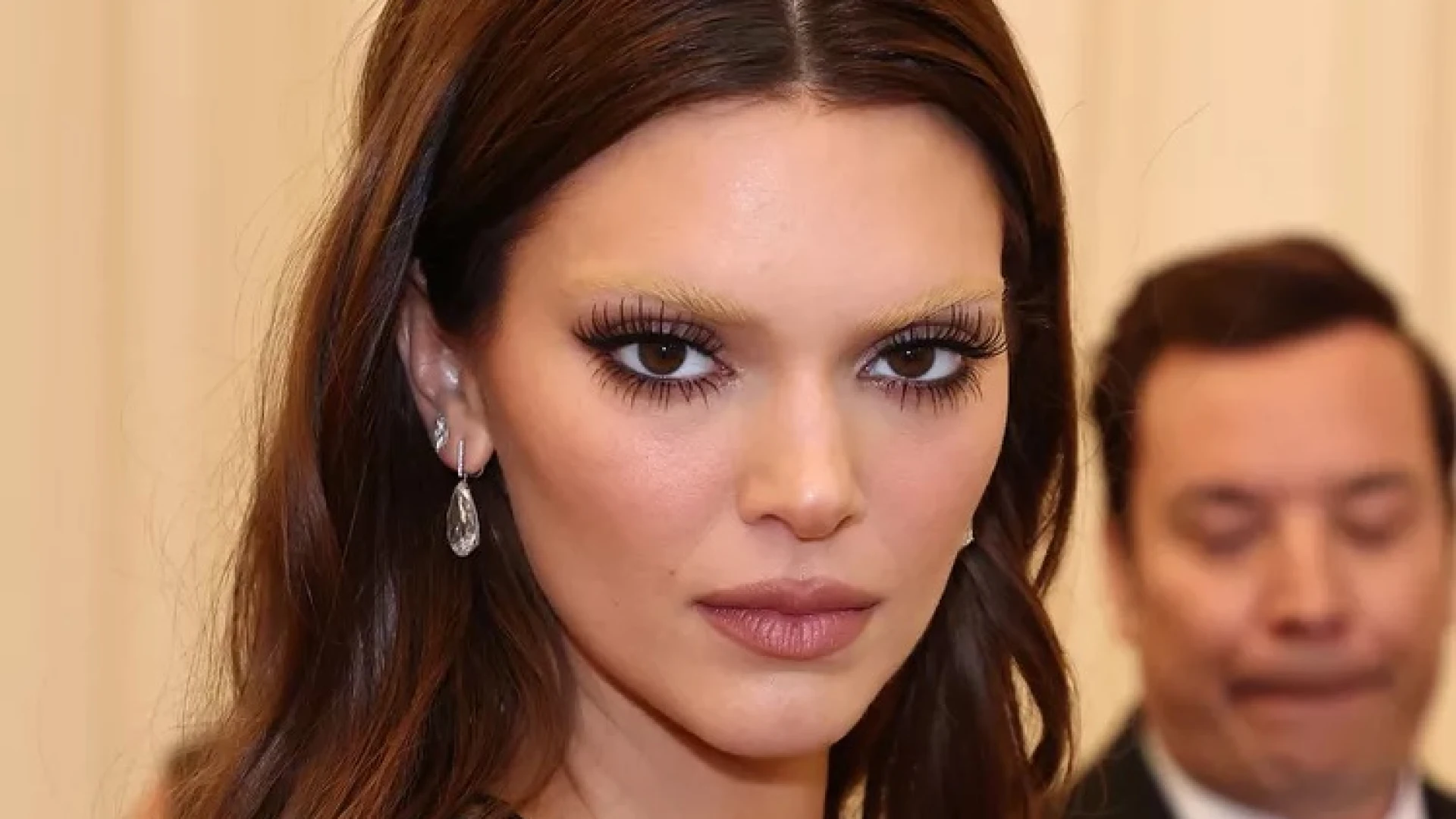 Bleached eyebrows: тренд на вибілені брови все ще з нами