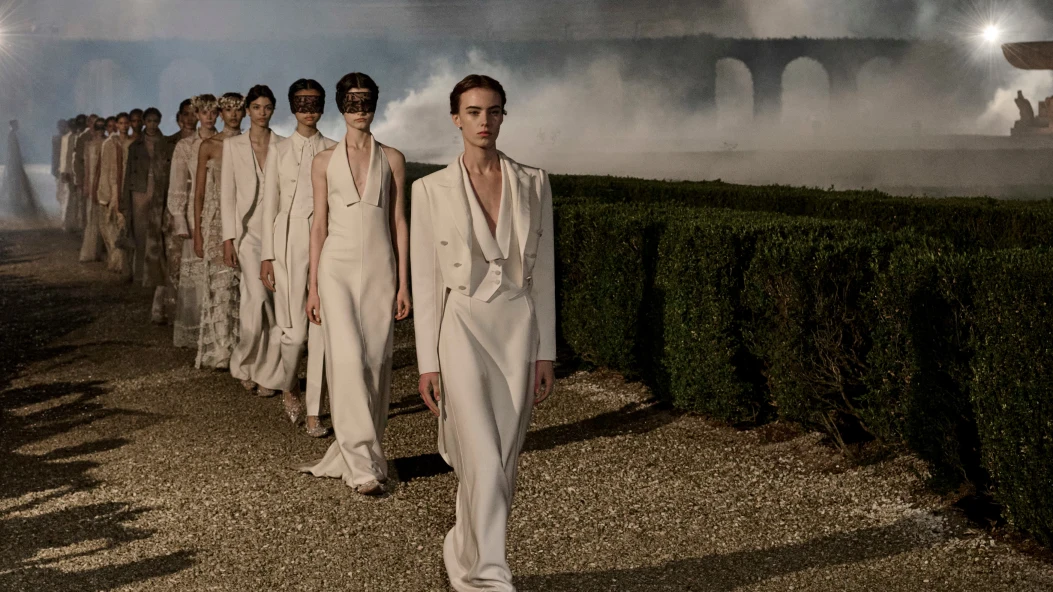 Dior Cruise 2026: коли haute couture зустрічається із ready-to-wear одягом 