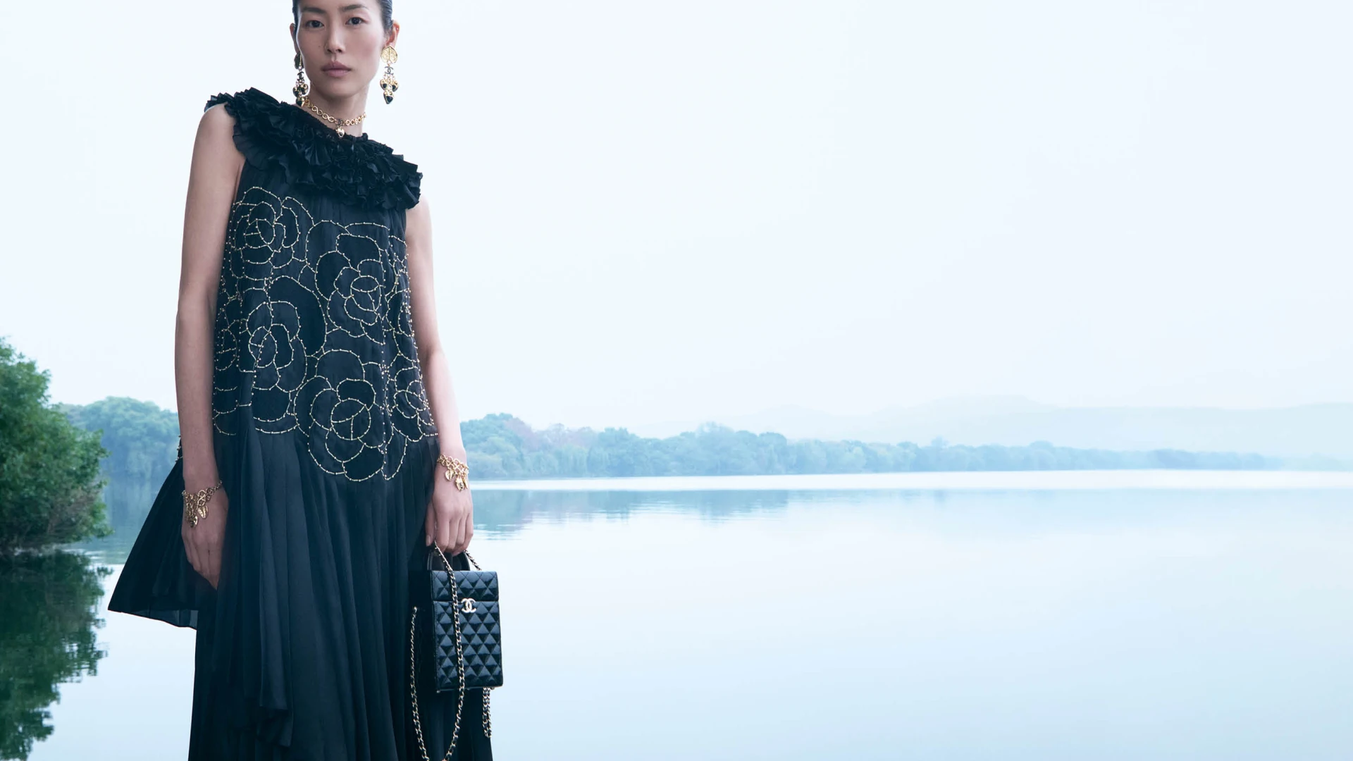Chanel представив кампанію Métiers d’Art 2024/25: діалог двох світів