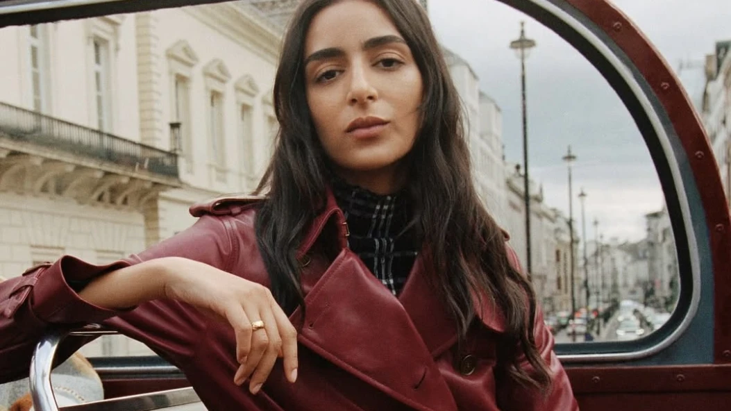 Burberry повертається до Лондона з новою рекламною кампанією, просоченою духом міста