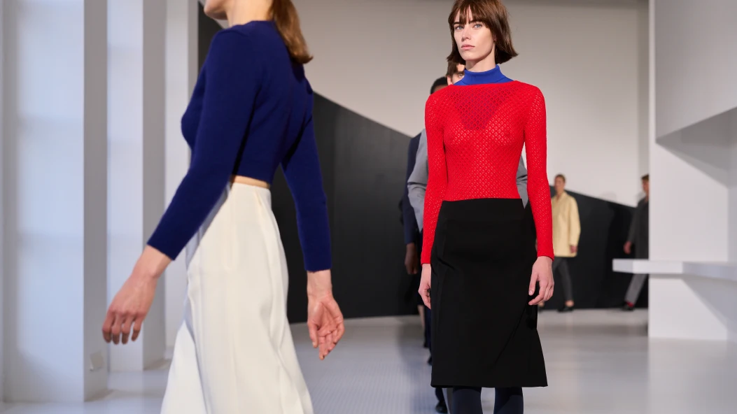 Jil Sander весна-літо — 2026: дуальність мінімалізму в дебютній колекції Симоне Беллотті 