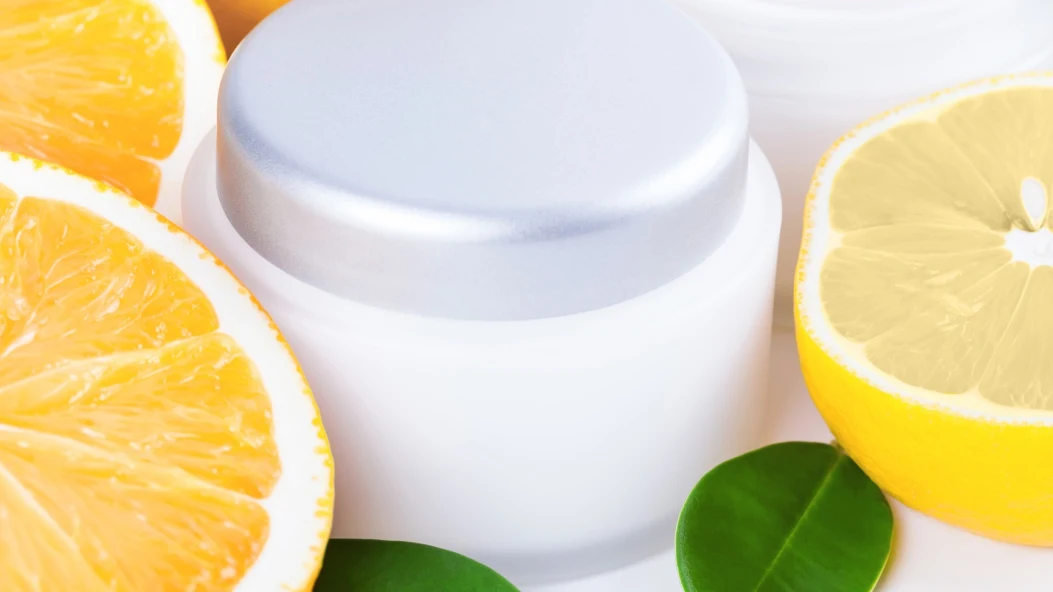 Альтернатива вітаміну С: як зберегти сяйво шкіри без подразнень