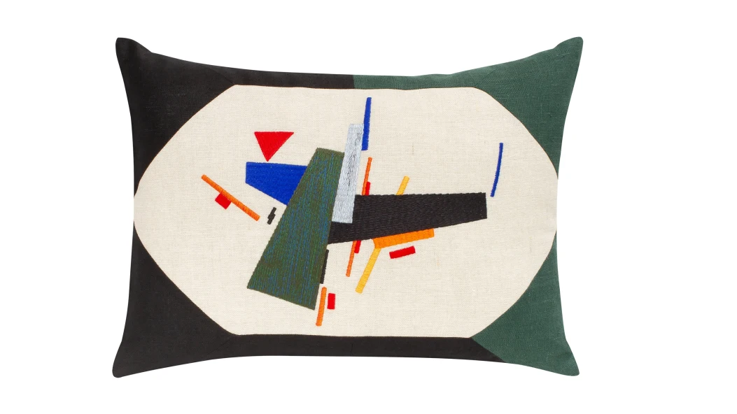 Ukraine WOW та Etnodim представили подушку, що відтворює роботу Казимира Малевича