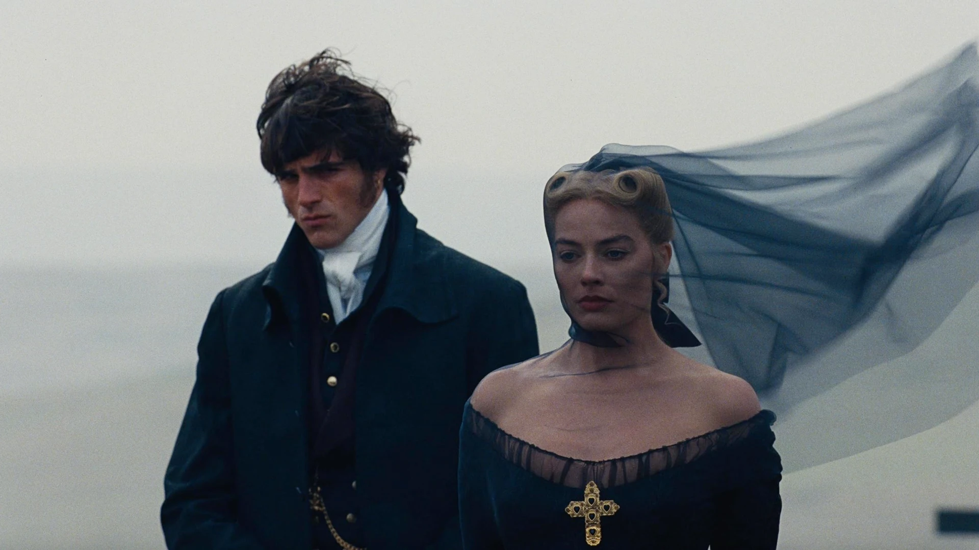 Марго Роббі та Джейкоб Елорді в новому трейлері драми «Буремний перевал»