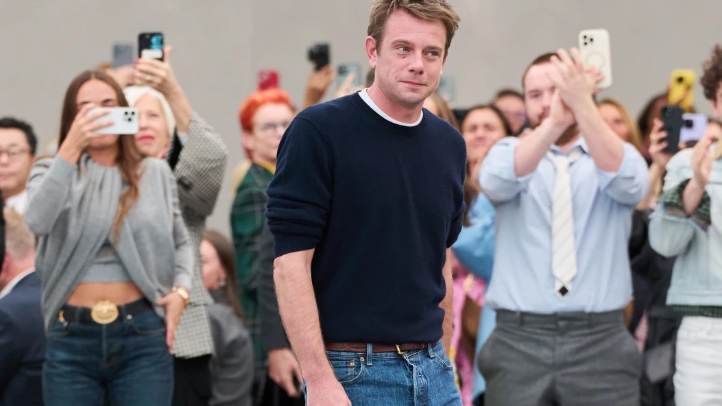 Чому всі говорять про фото креативного директора Dior Джонатана Андерсона з картами таро