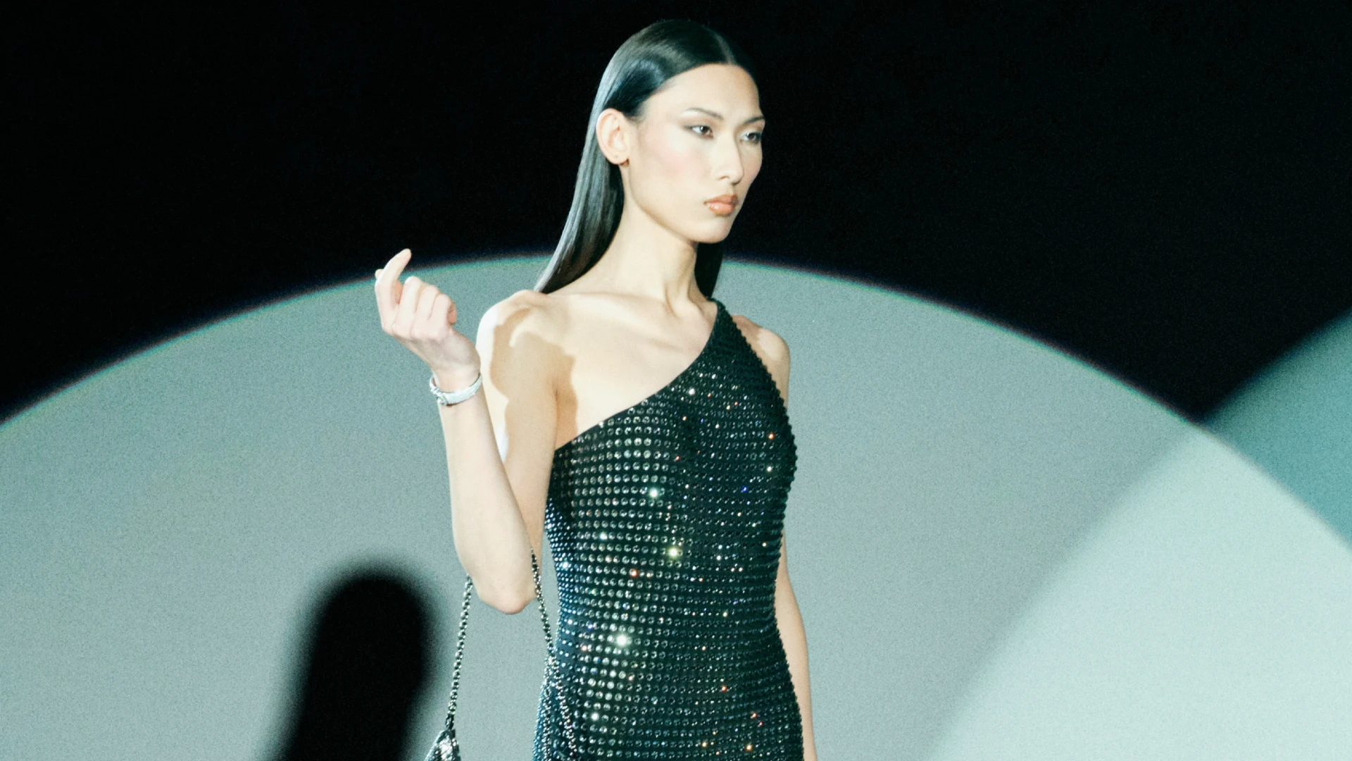 Демна підносить естетику 90-х років у лукбуці своєї другої колекції Gucci 