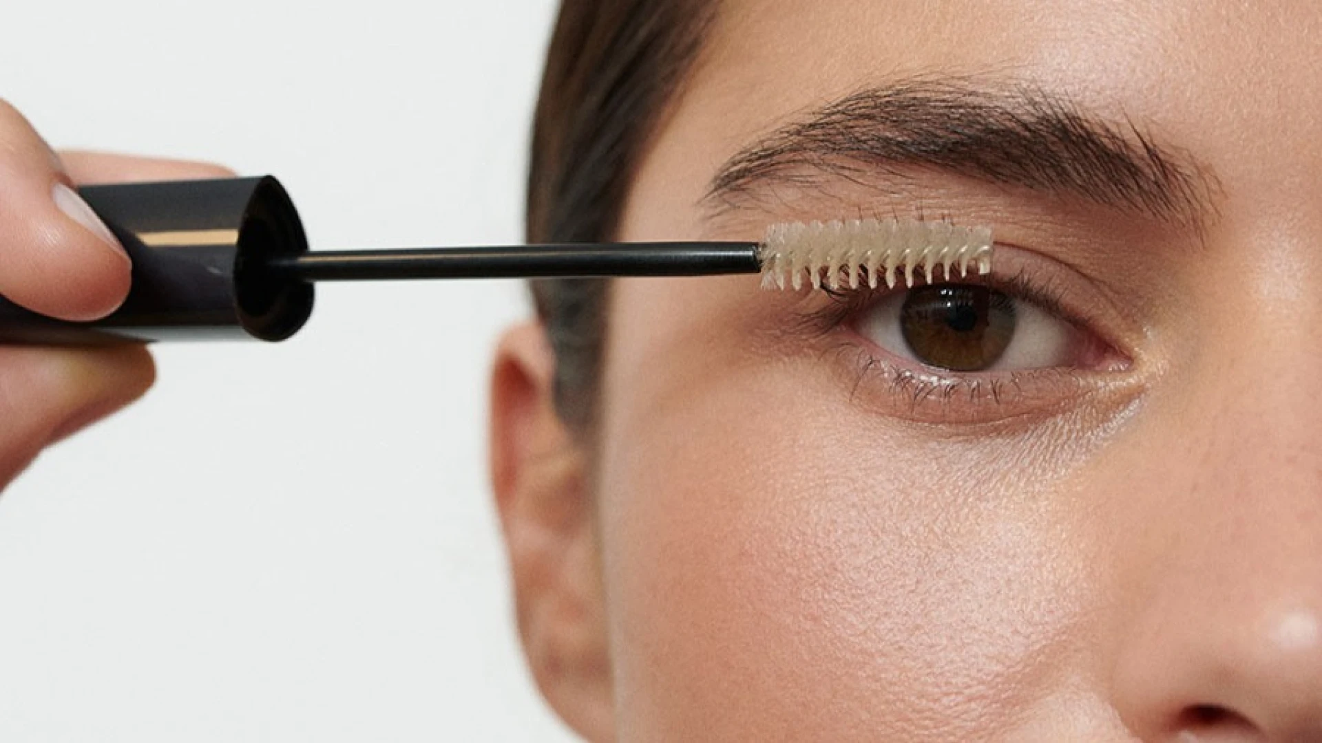 Мінімалістичний тренд: прозорі гелі для вій замість туші