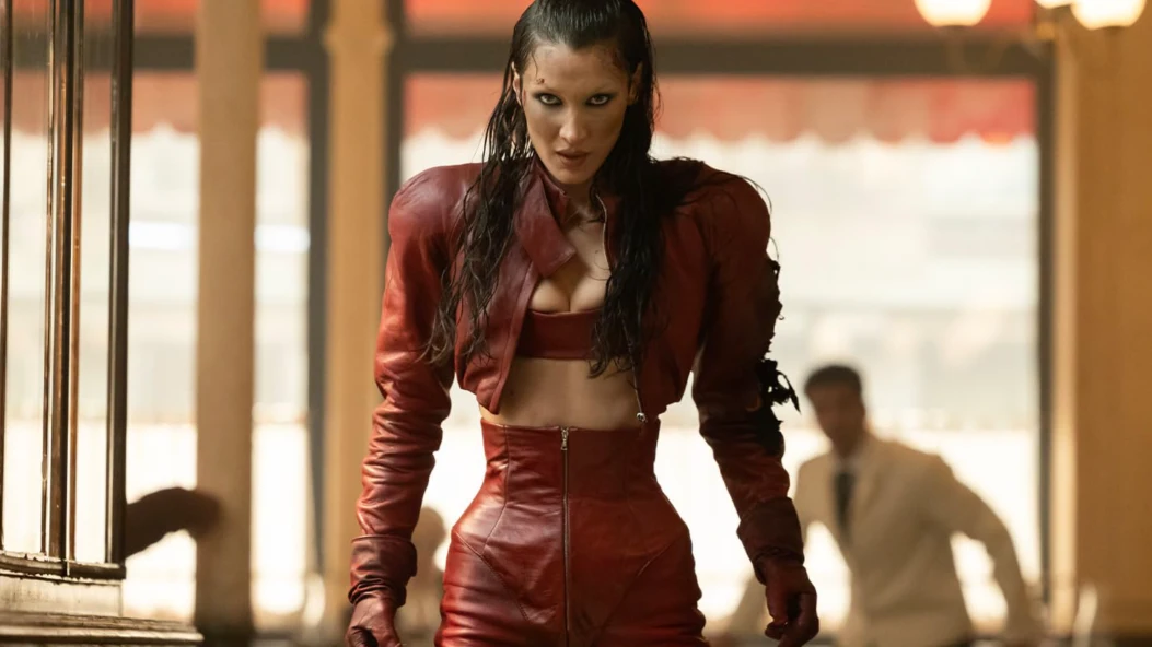 Белла Хадід зіграла у новому серіалі Раяна Мерфі «Краса» разом з Ештоном Кутчером